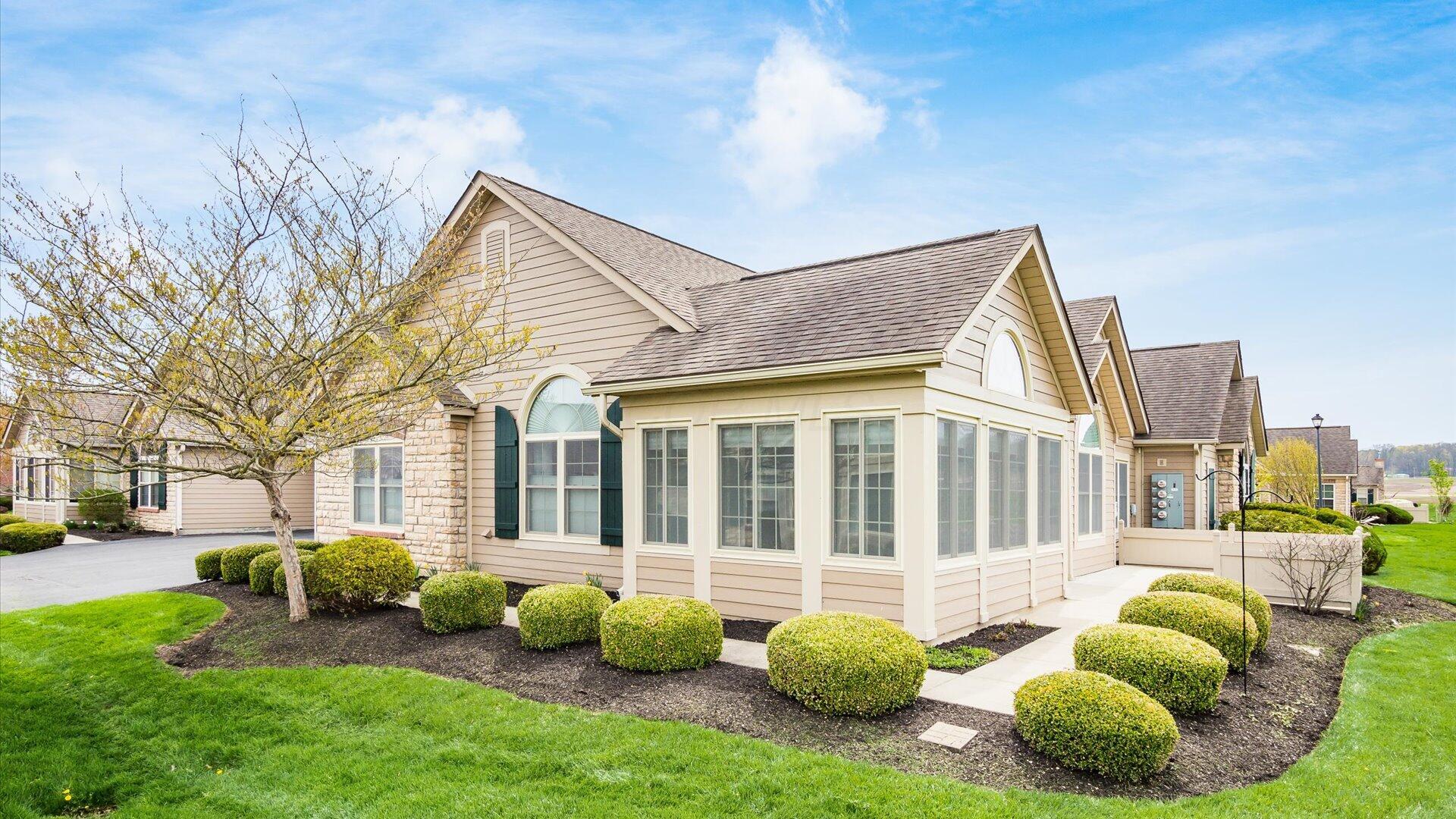 817 Lambton Circle W Property Photo