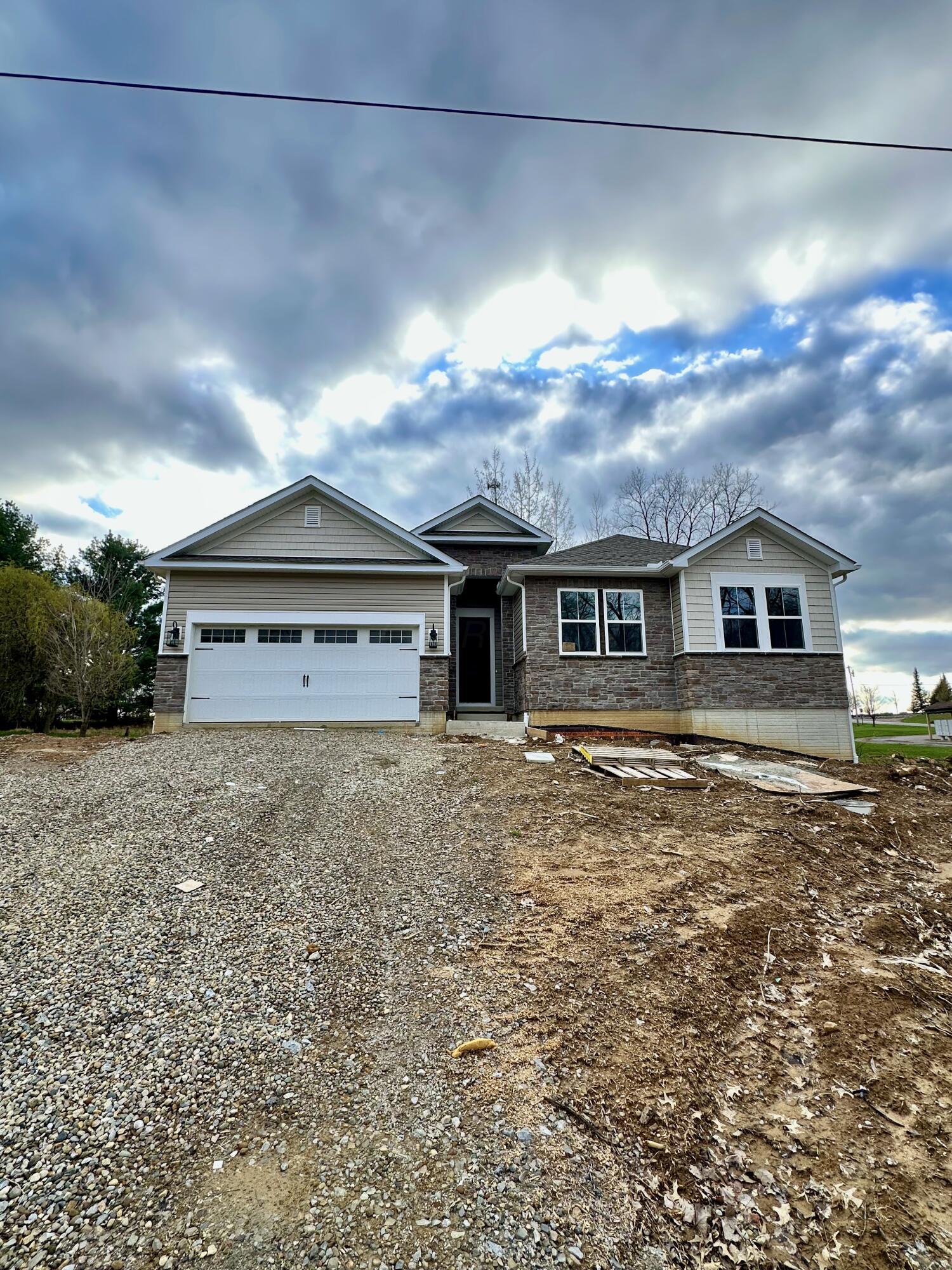 211 Candlewood Drive, 9 Property Photo