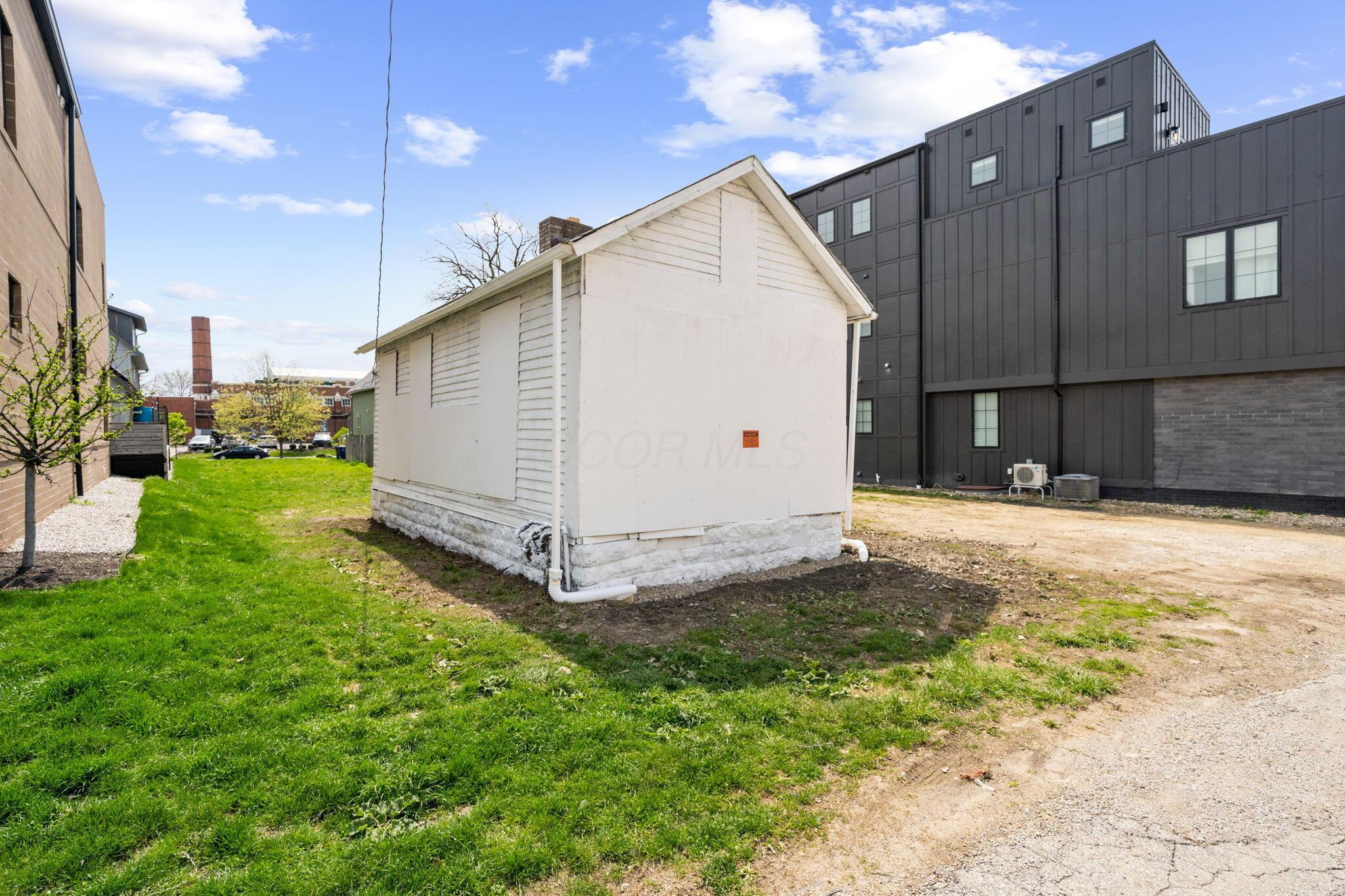 225012417 Property Photo 11