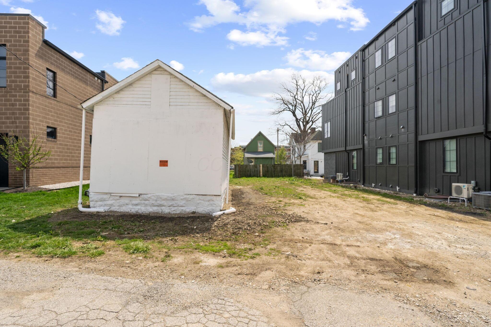 225012417 Property Photo 12