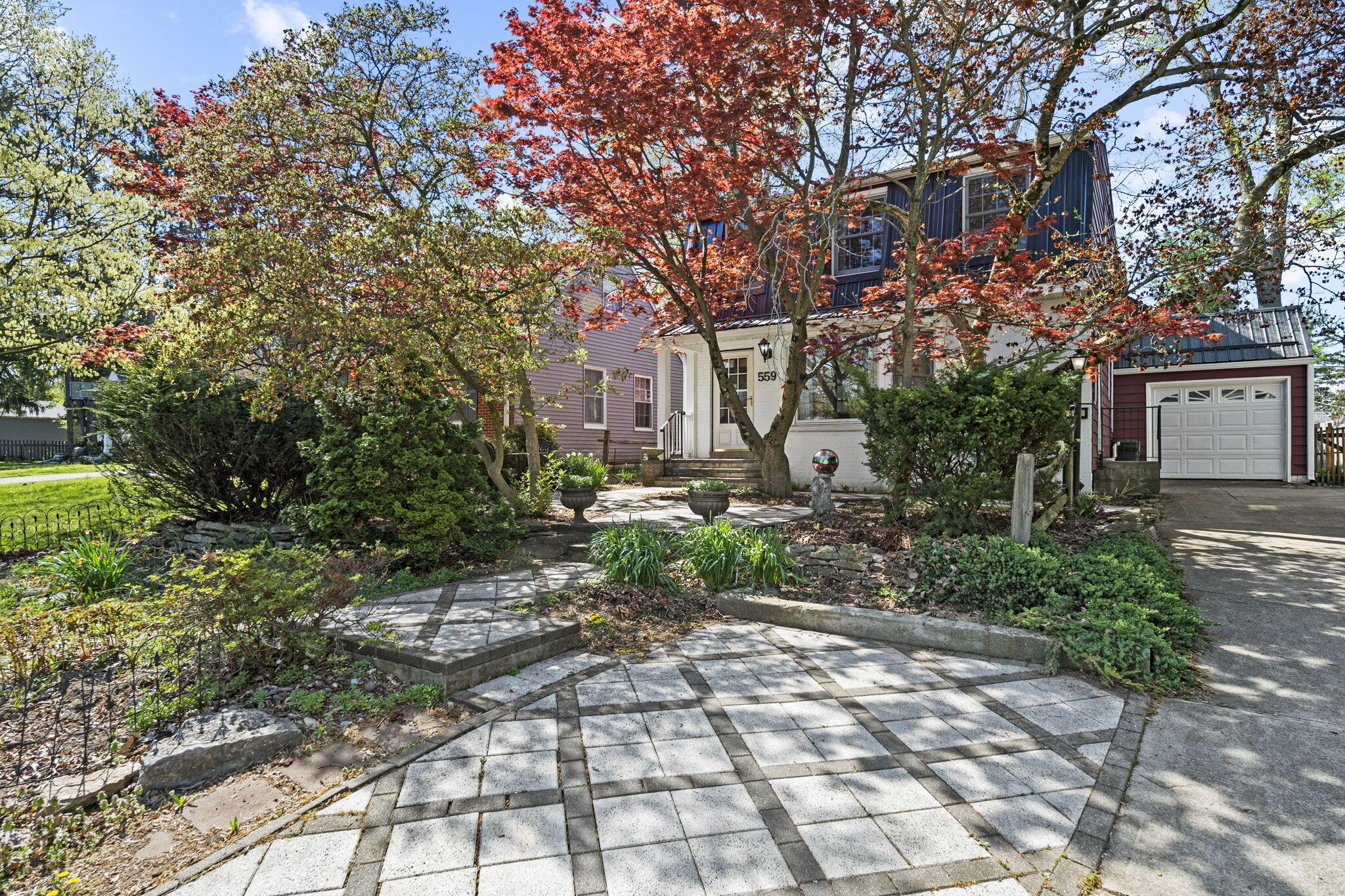 559 Colonial Avenue Property Photo 1