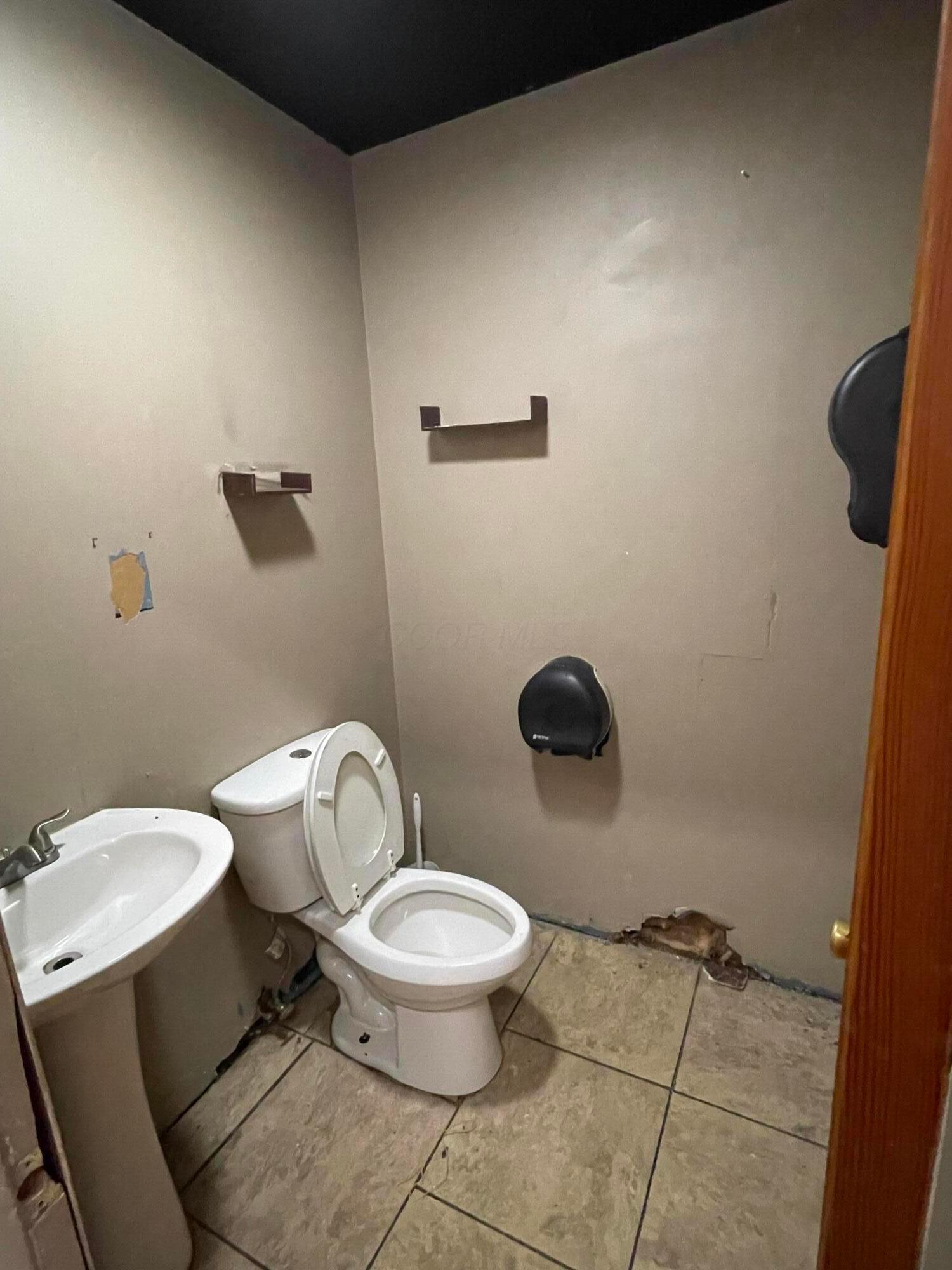 4994 Lindora Drive Property Photo 6