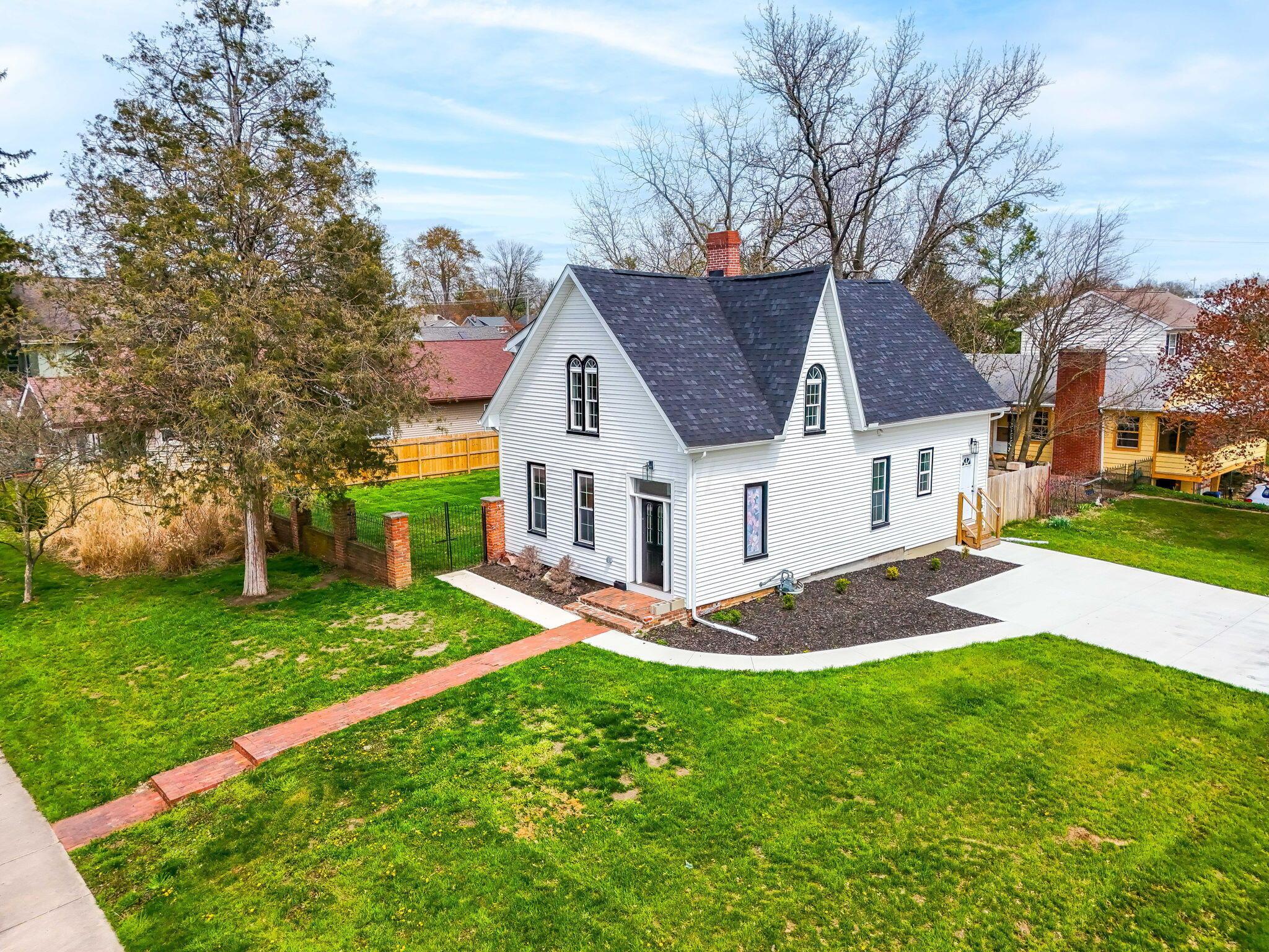92 N Vine Street Property Photo 1