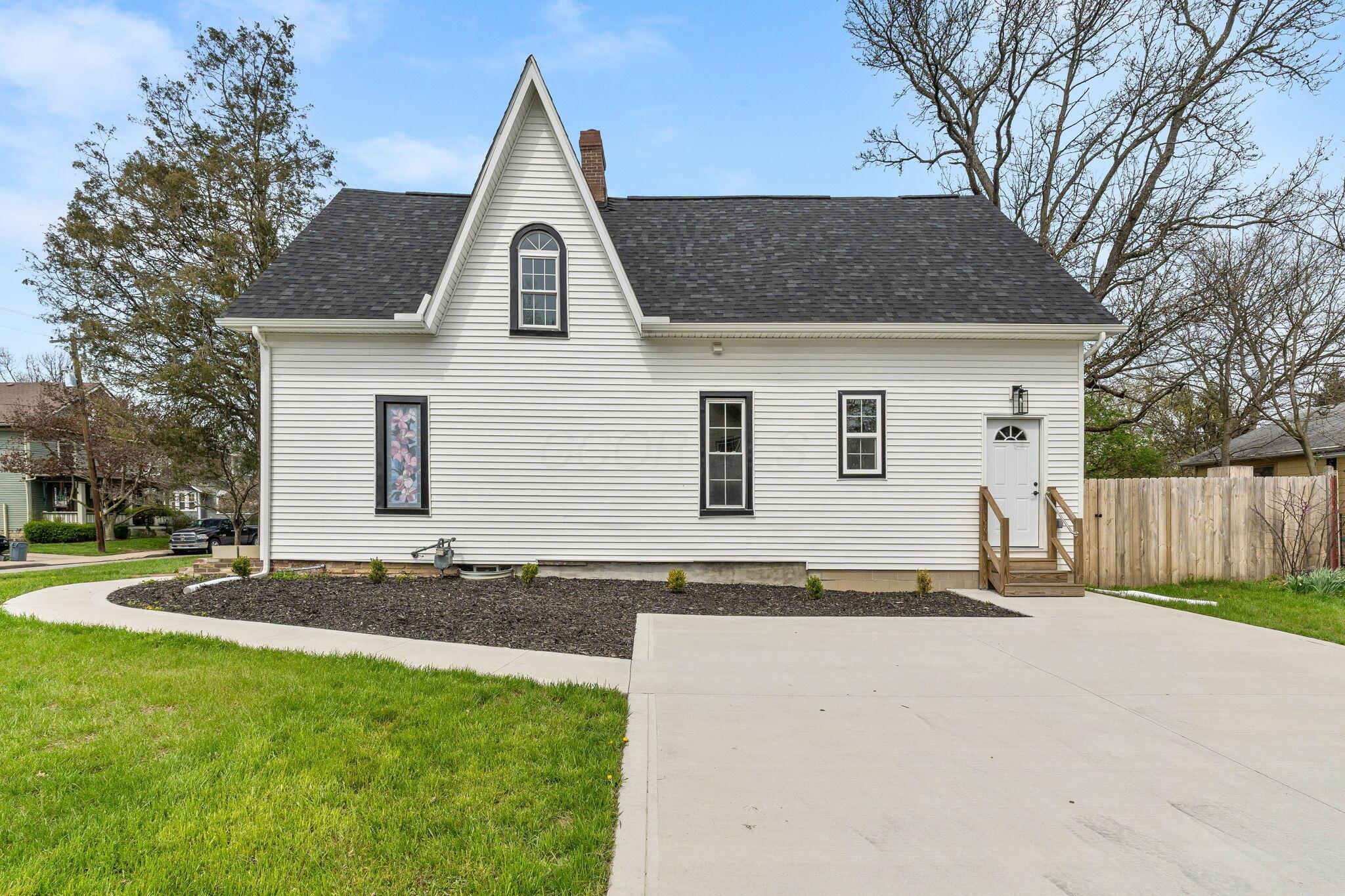 92 N Vine Street Property Photo 6