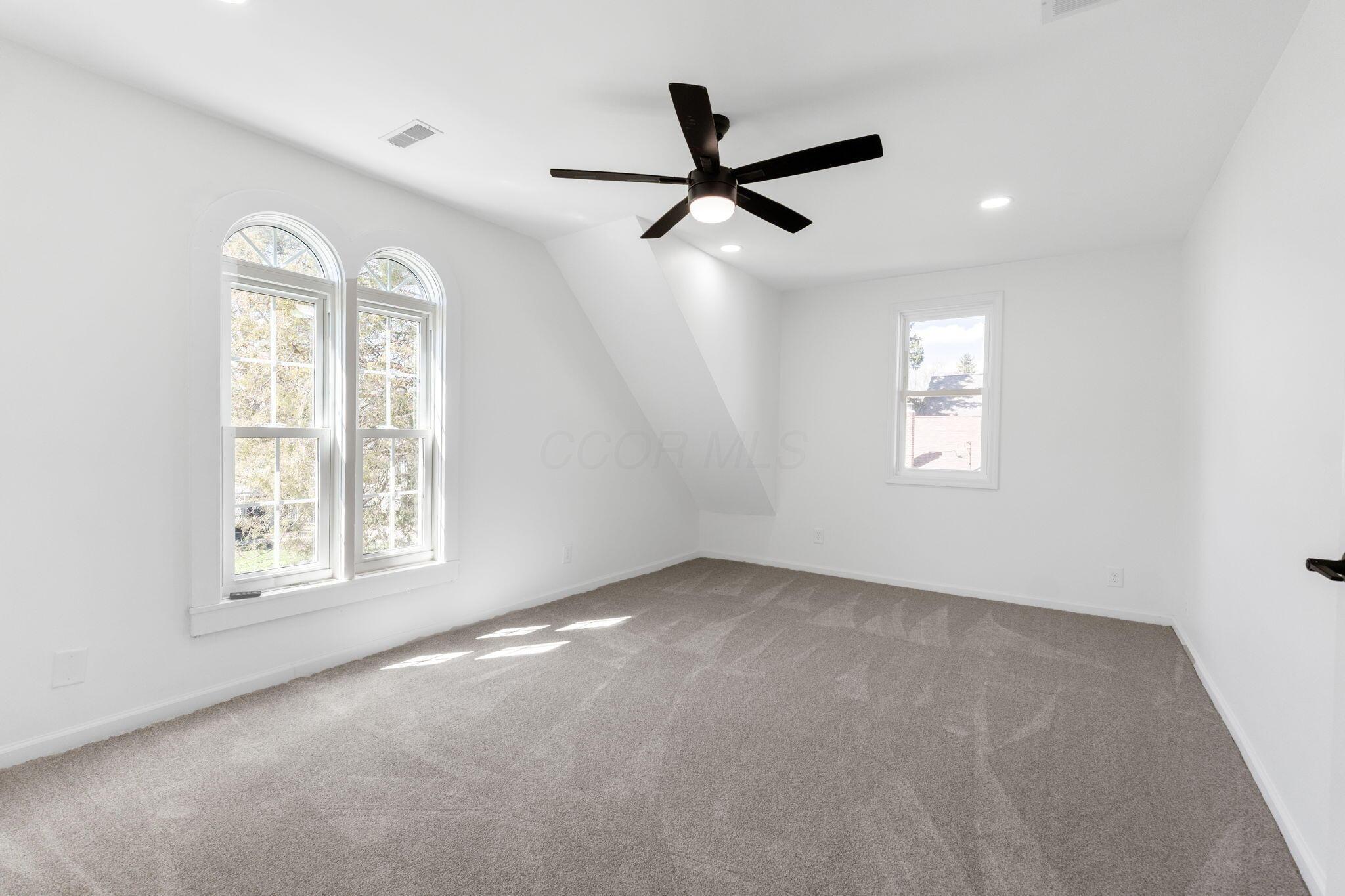 92 N Vine Street Property Photo 43