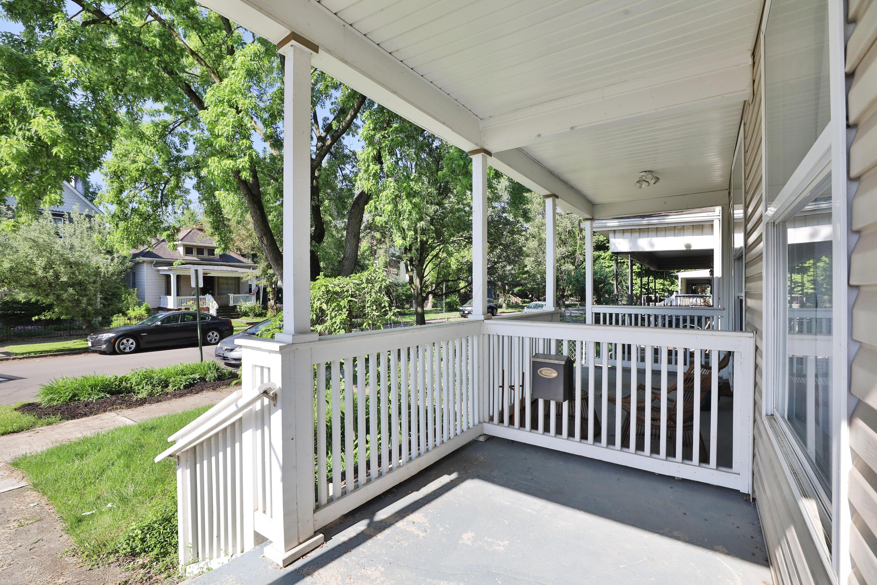394-396 E Mithoff Street Property Photo 5