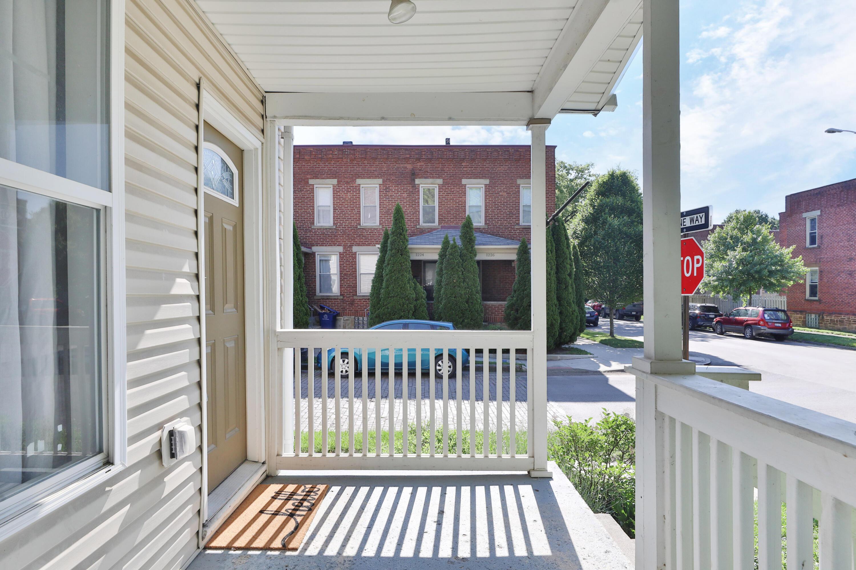 394-396 E Mithoff Street Property Photo 6