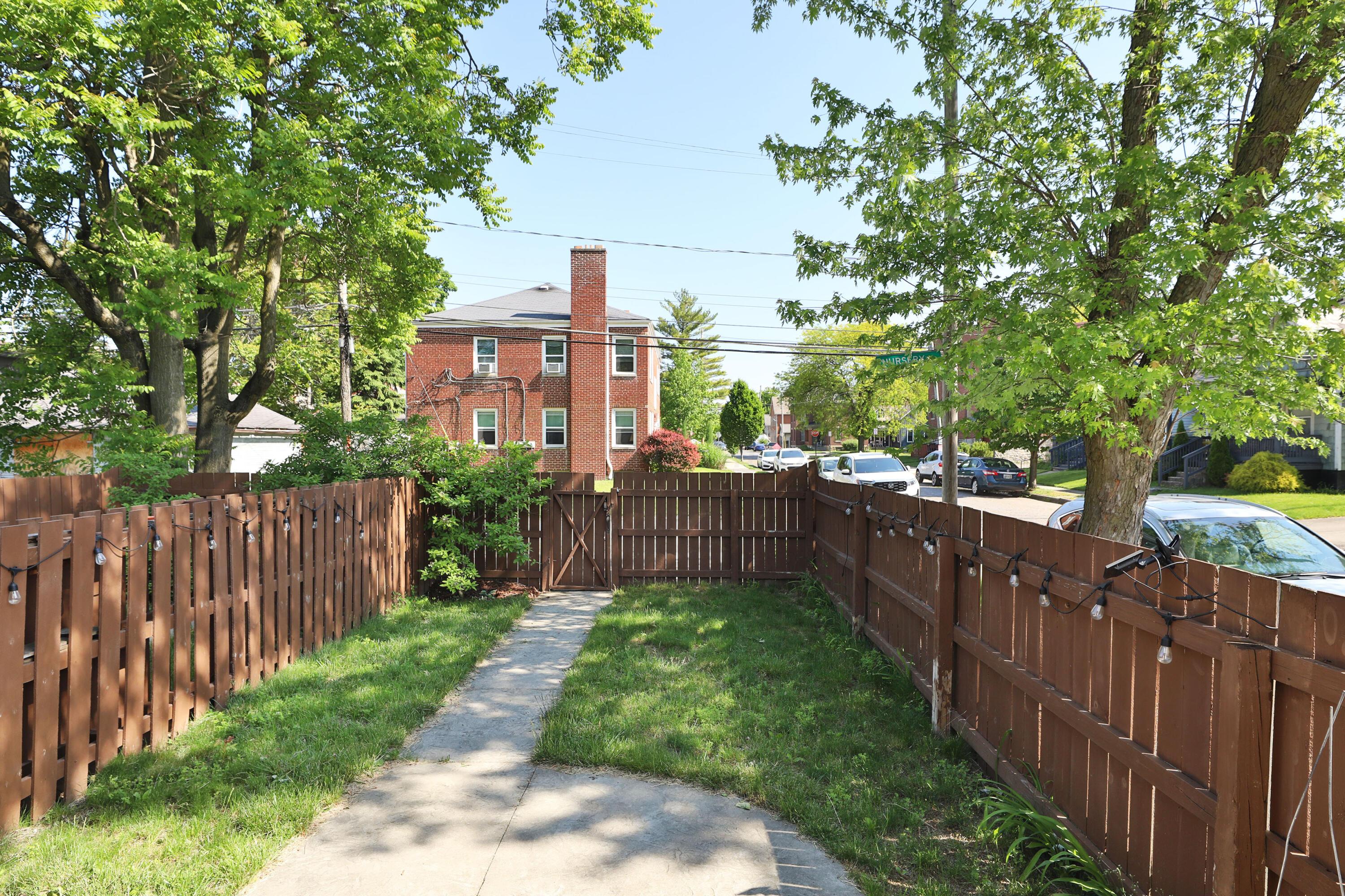 394-396 E Mithoff Street Property Photo 34