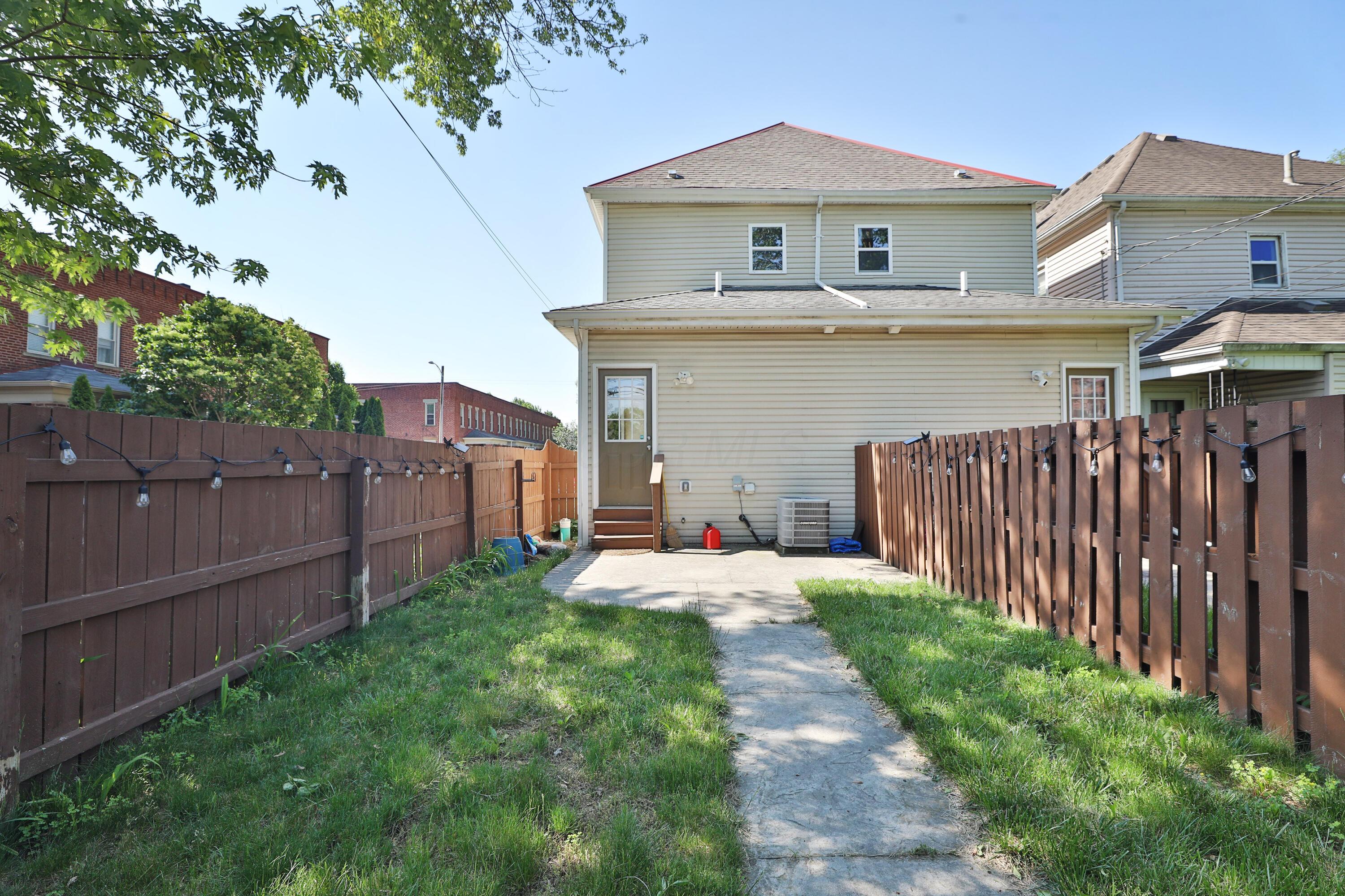 394-396 E Mithoff Street Property Photo 35