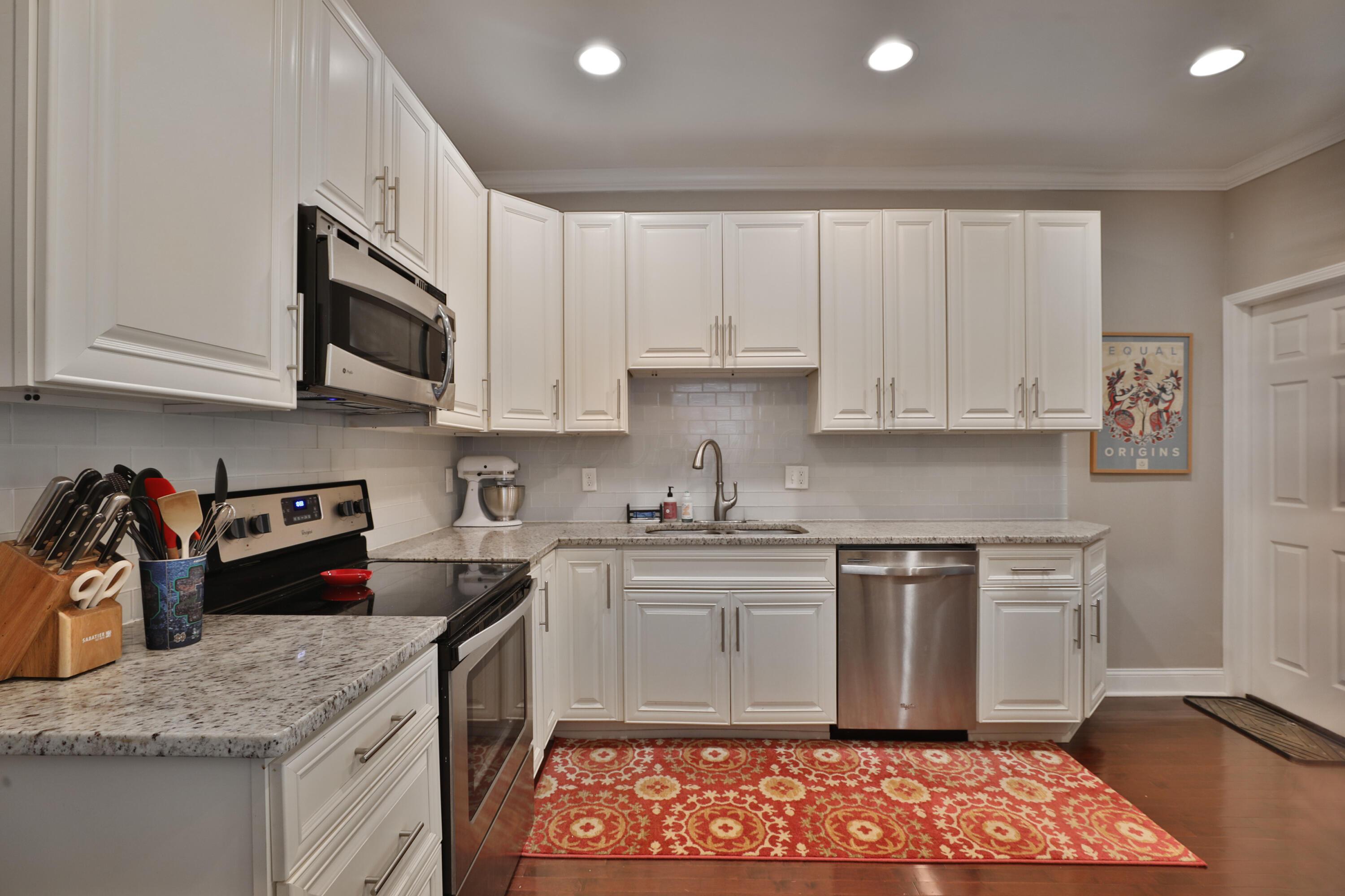 394-396 E Mithoff Street Property Photo 41
