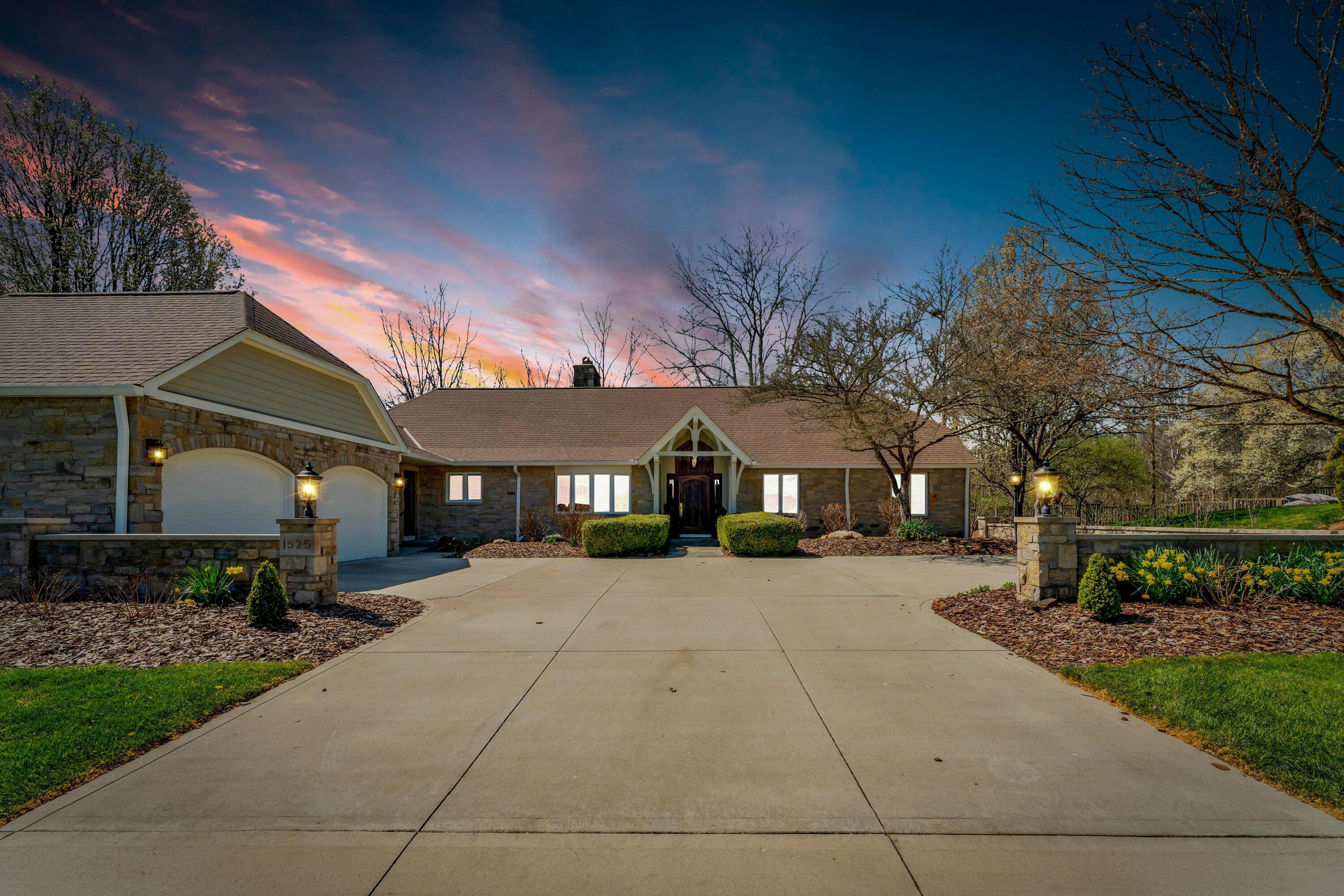 1525 Picardae Court Property Photo 1