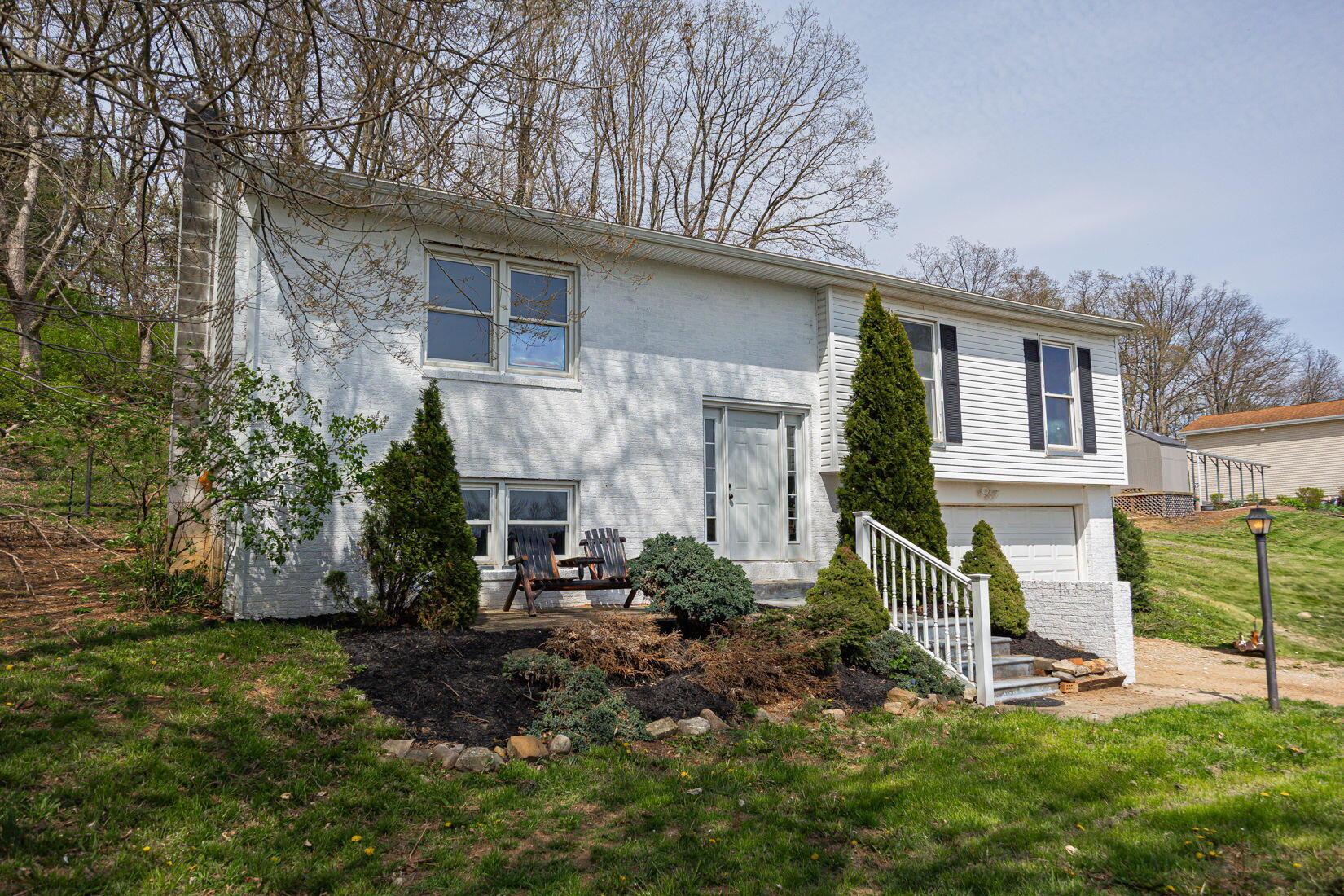 1012 Stoutsville Pike Property Photo