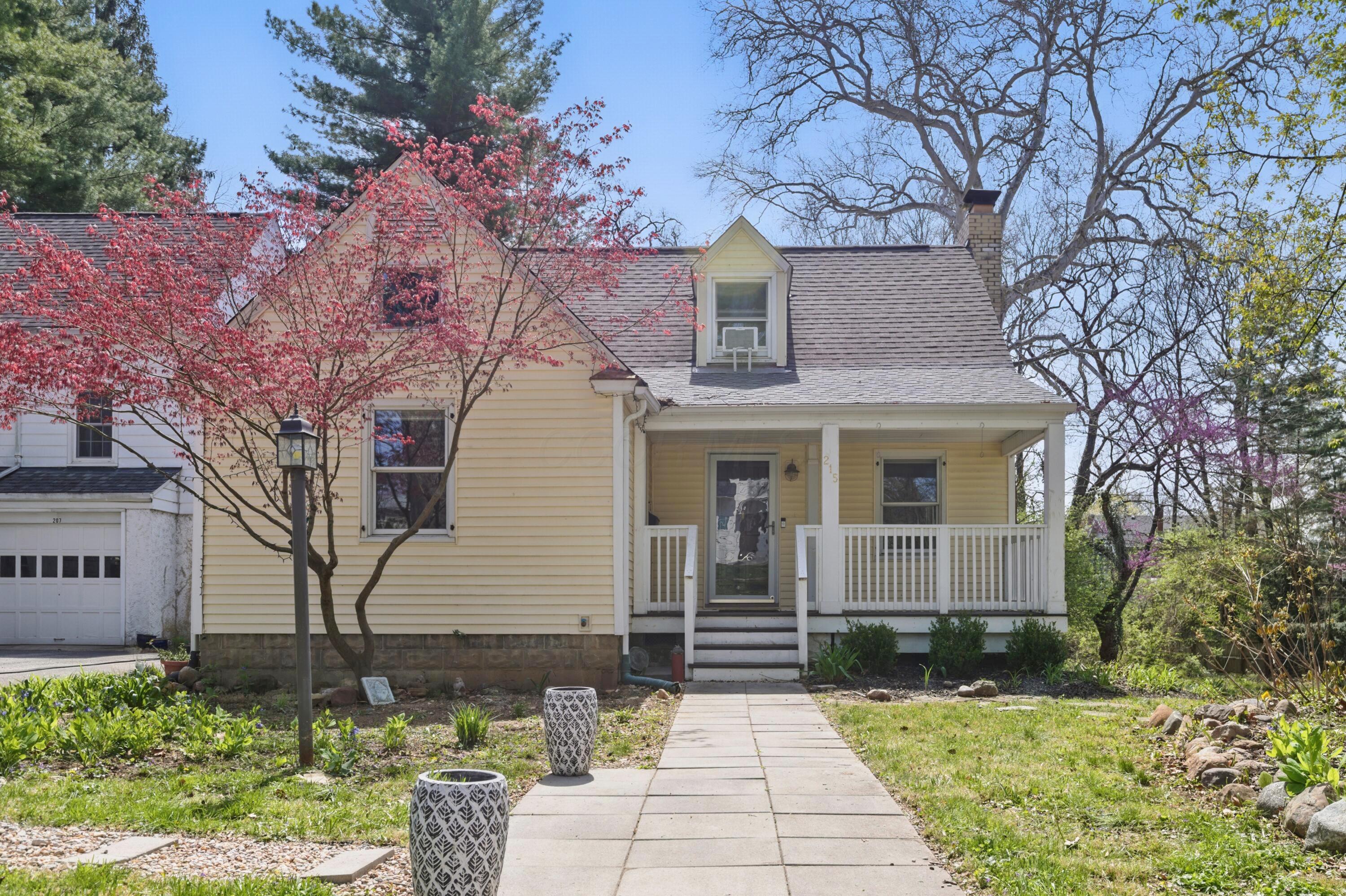 215 W Kenworth Road Property Photo