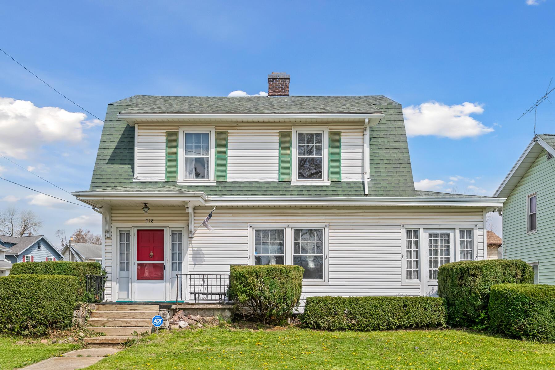 218 E Washington Avenue Property Photo