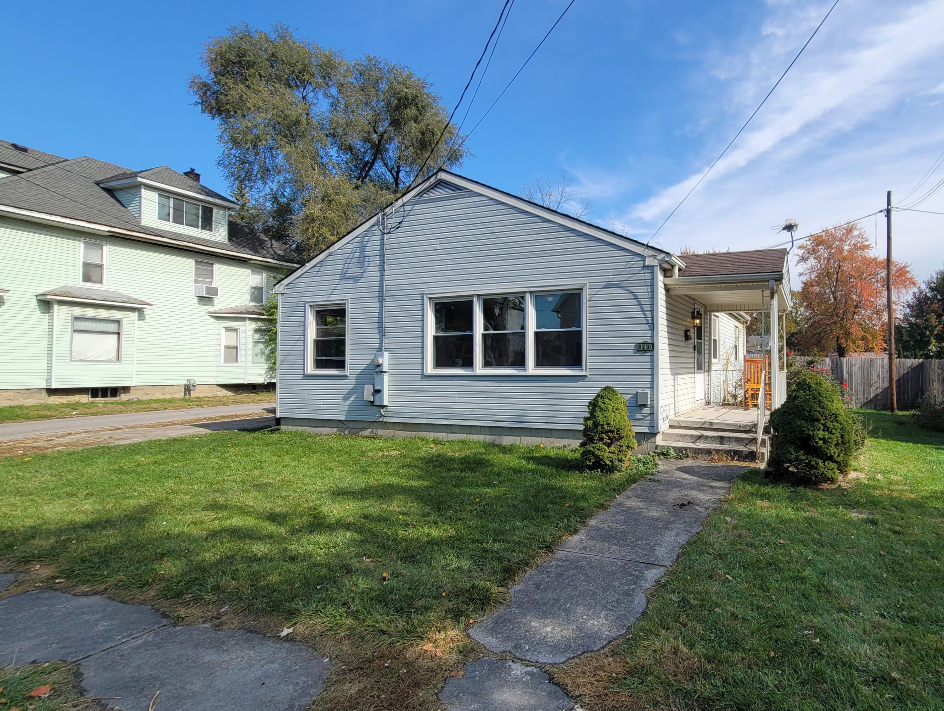 140 S Grand Avenue Property Photo