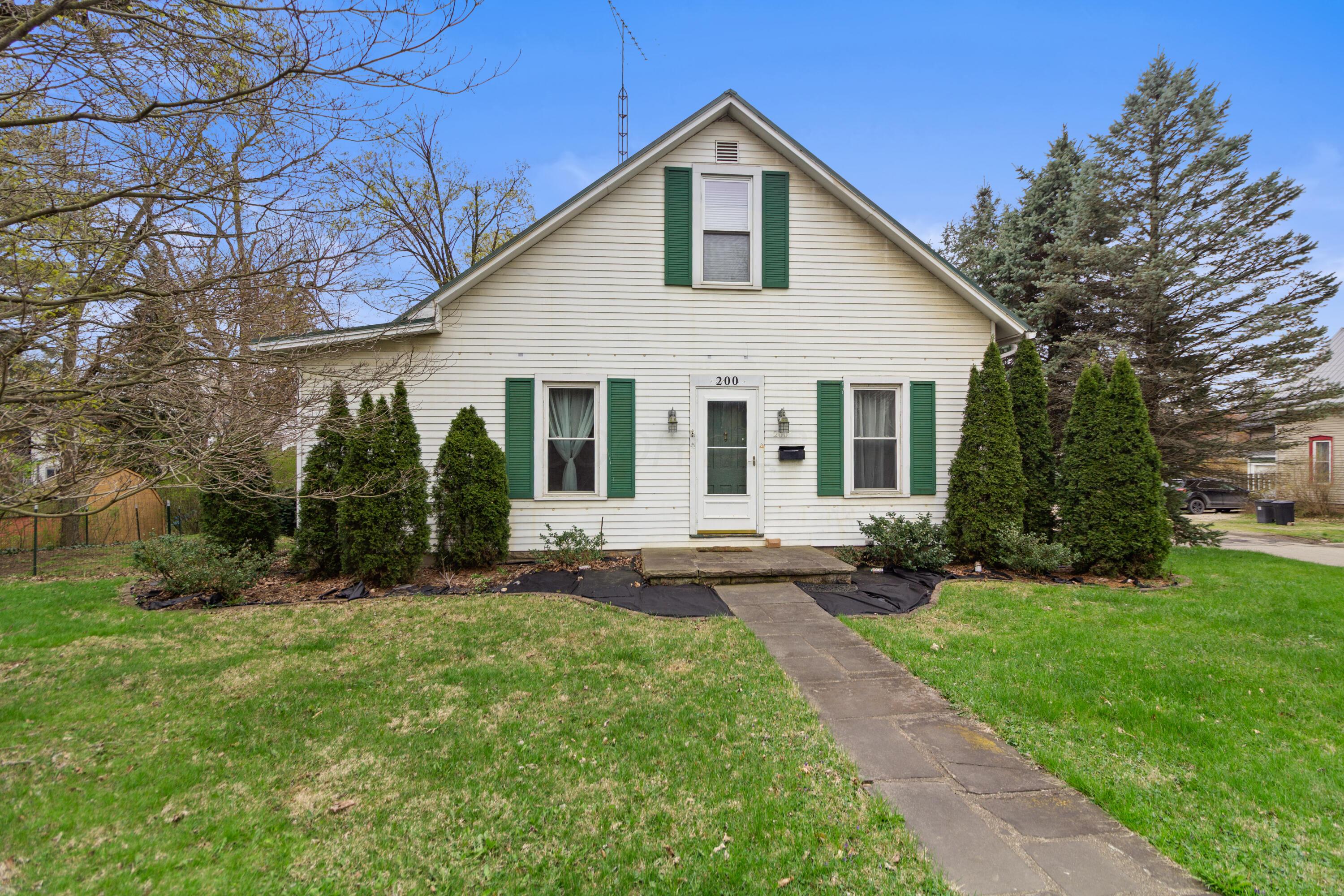 200 Coshocton Avenue Property Photo