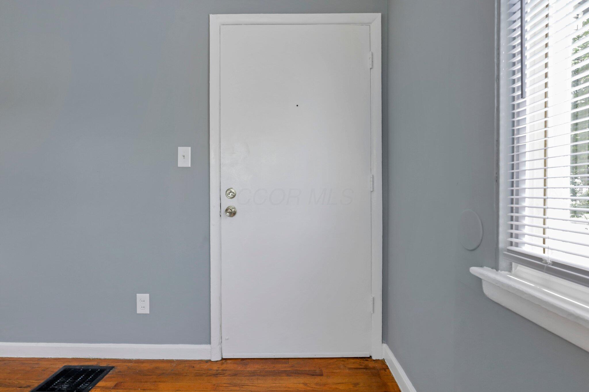 2822-2824 E 5th Avenue Property Photo 2