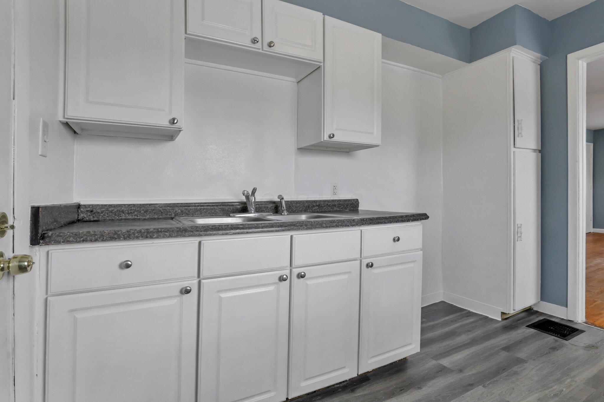 2822-2824 E 5th Avenue Property Photo 7