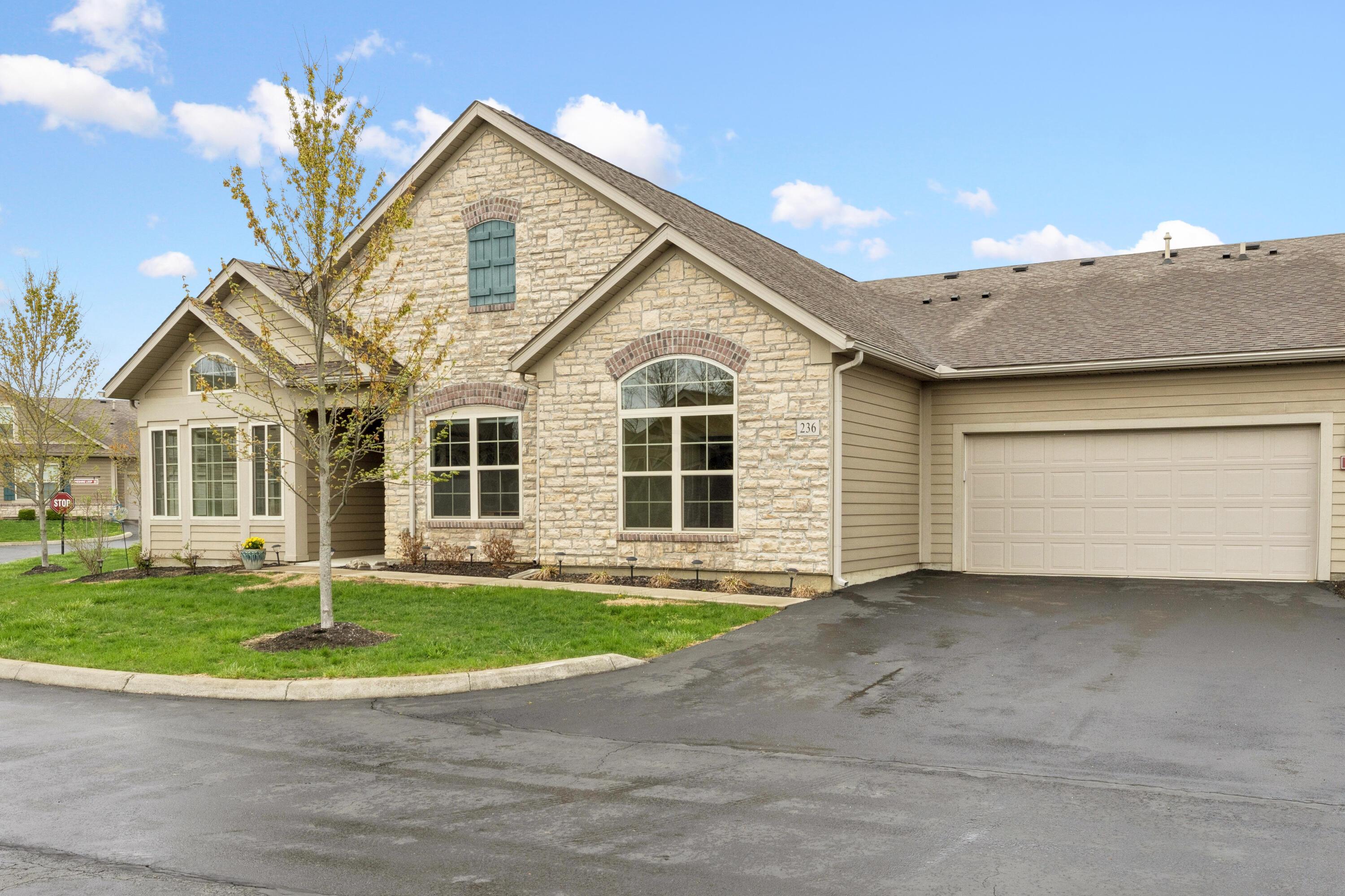 236 Stoneshire Crossing Property Photo