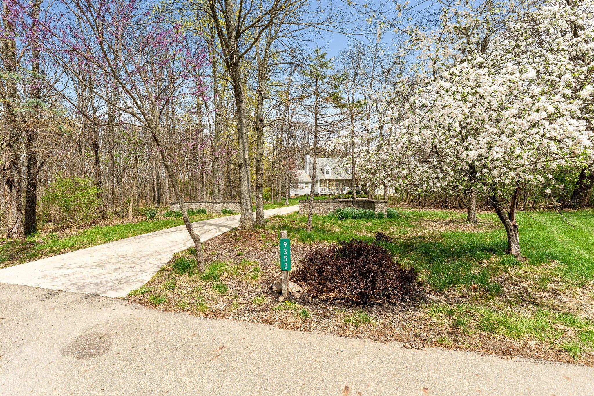 9353 Knoll Drive Property Photo 1