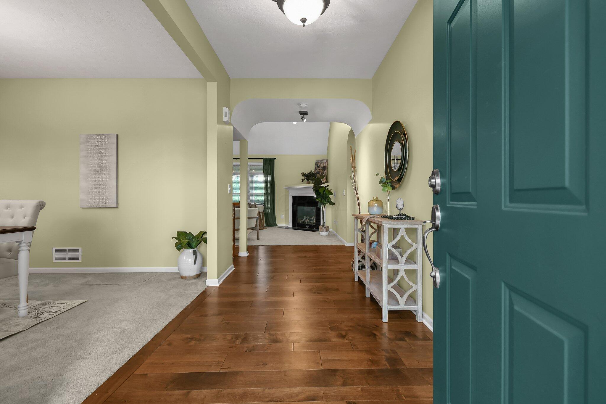 403 Trail W Property Photo 6