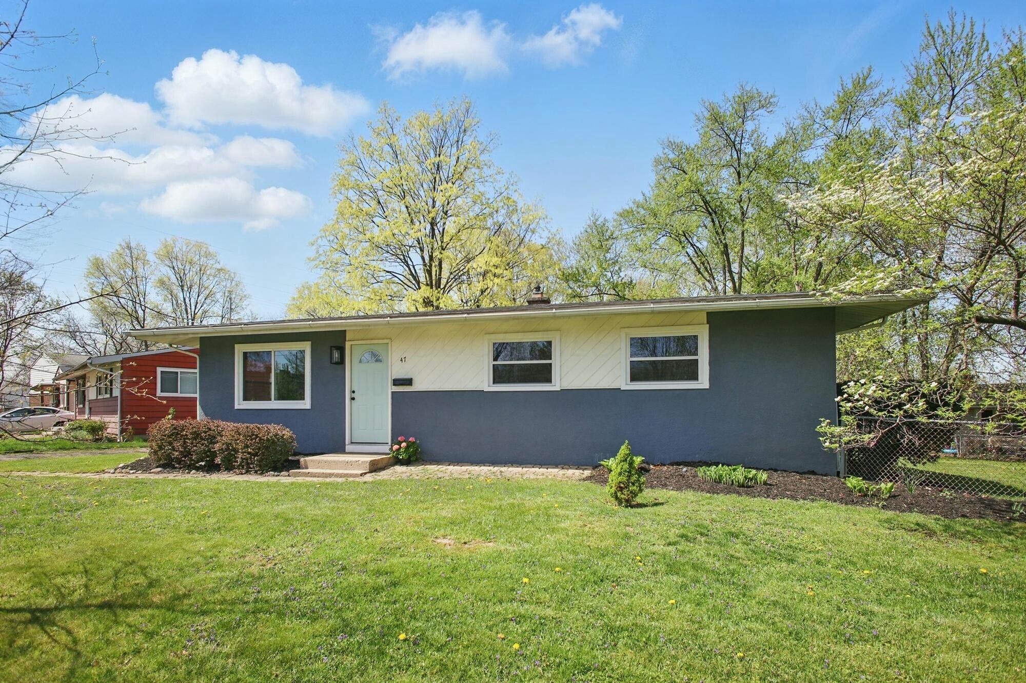47 Mariemont Drive N Property Photo 1