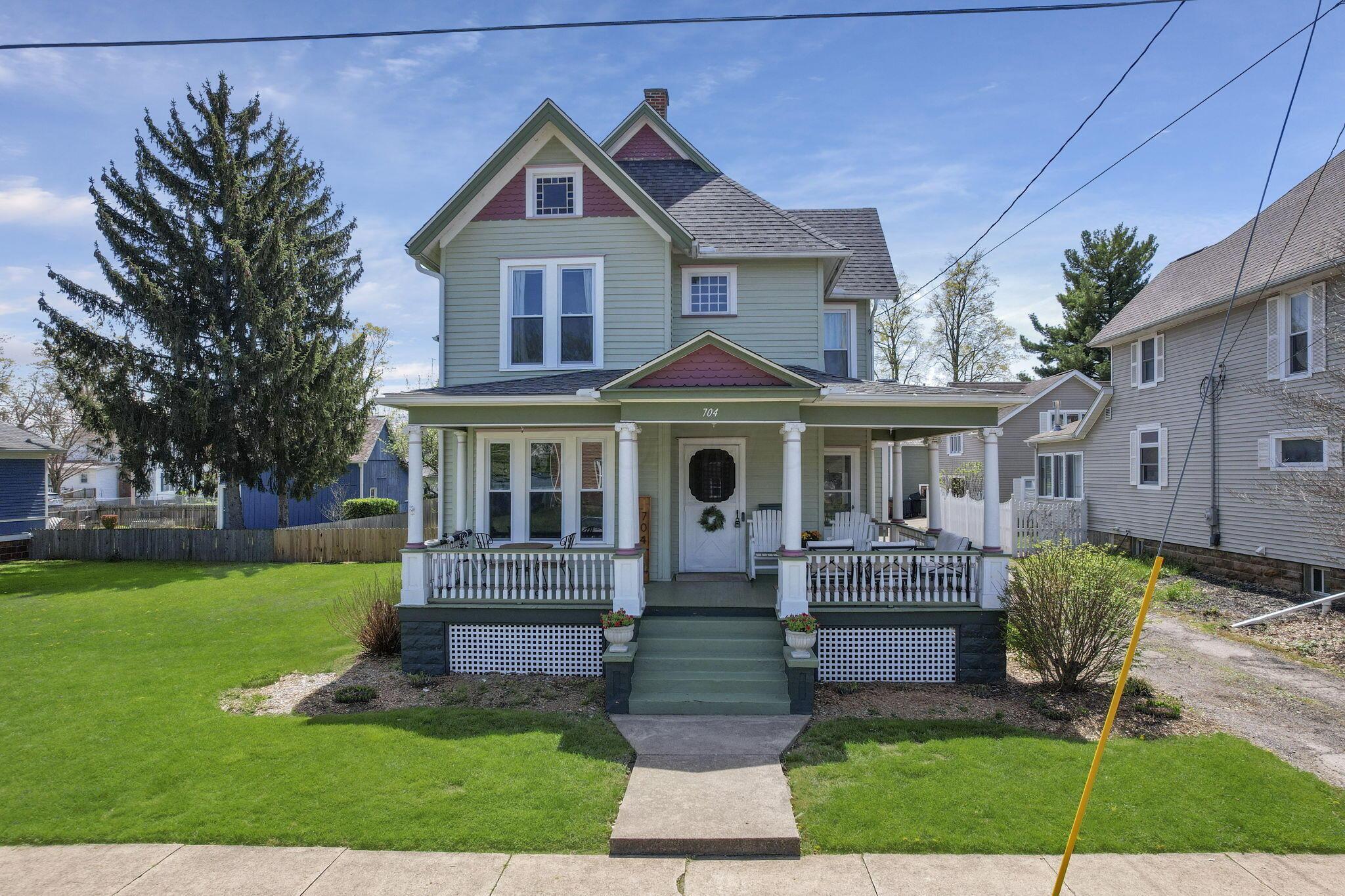 704 E High Street Property Photo