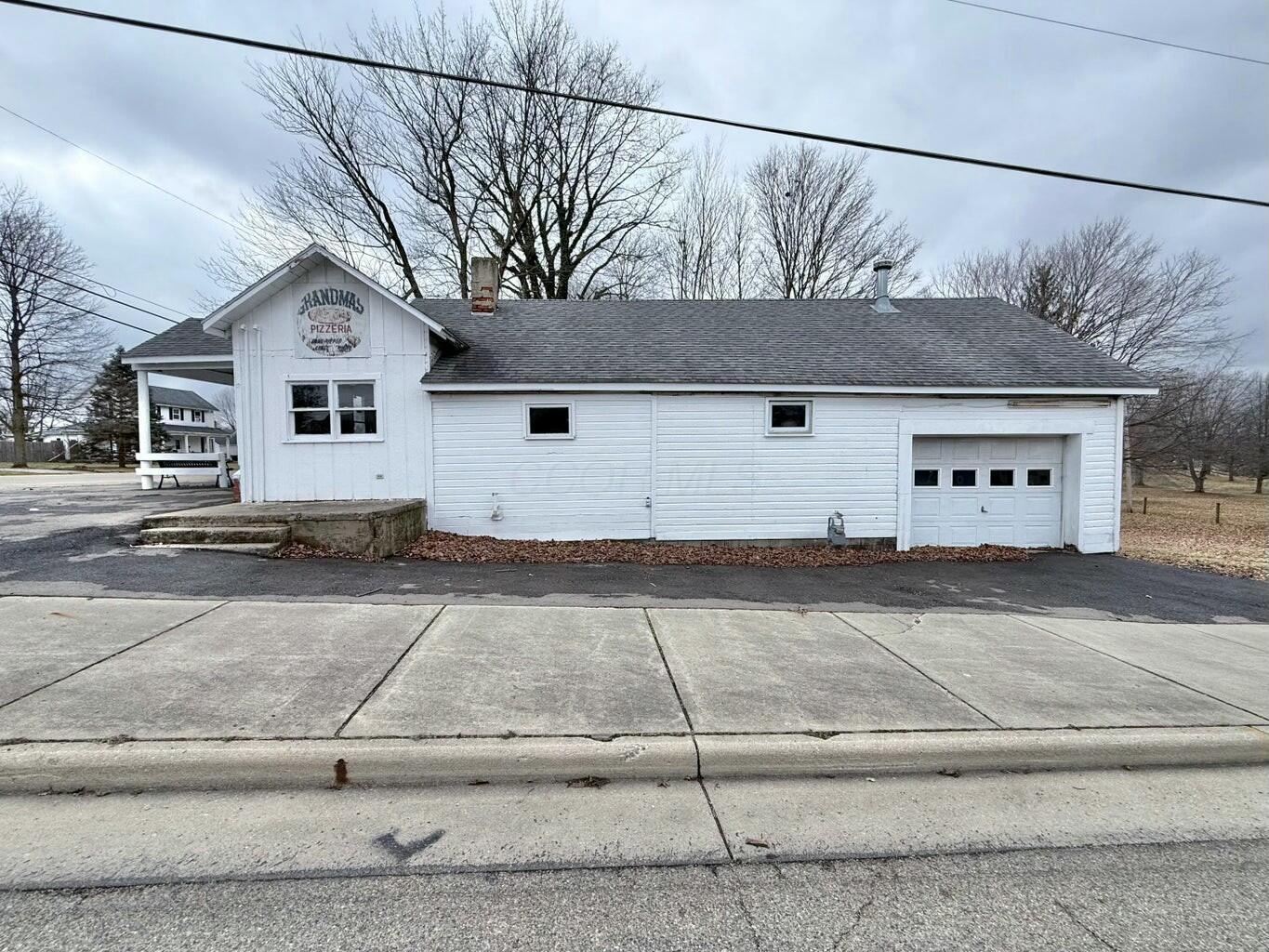 300 W Main Street Property Photo