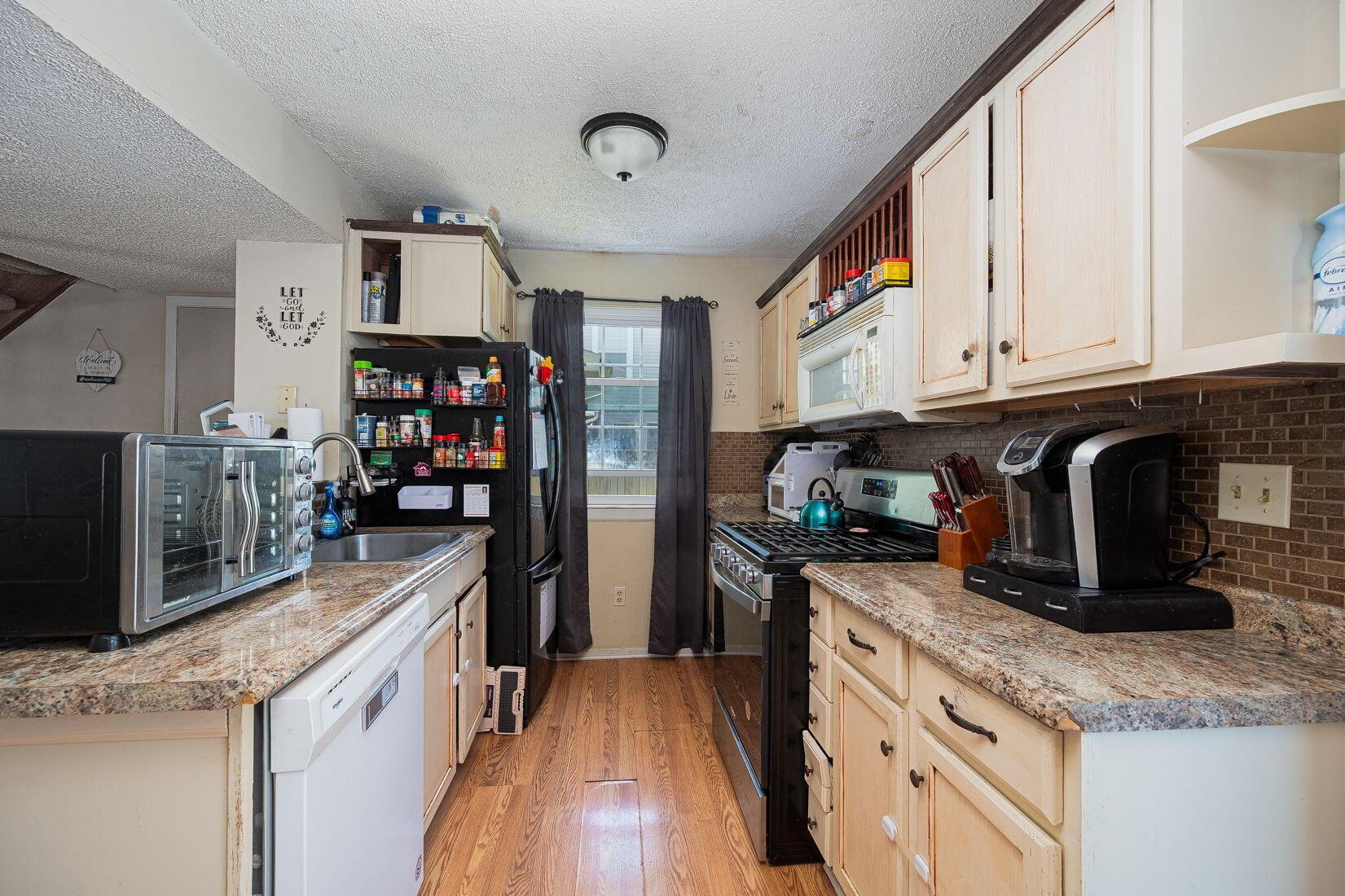 1433 Beetree Street Property Photo 9