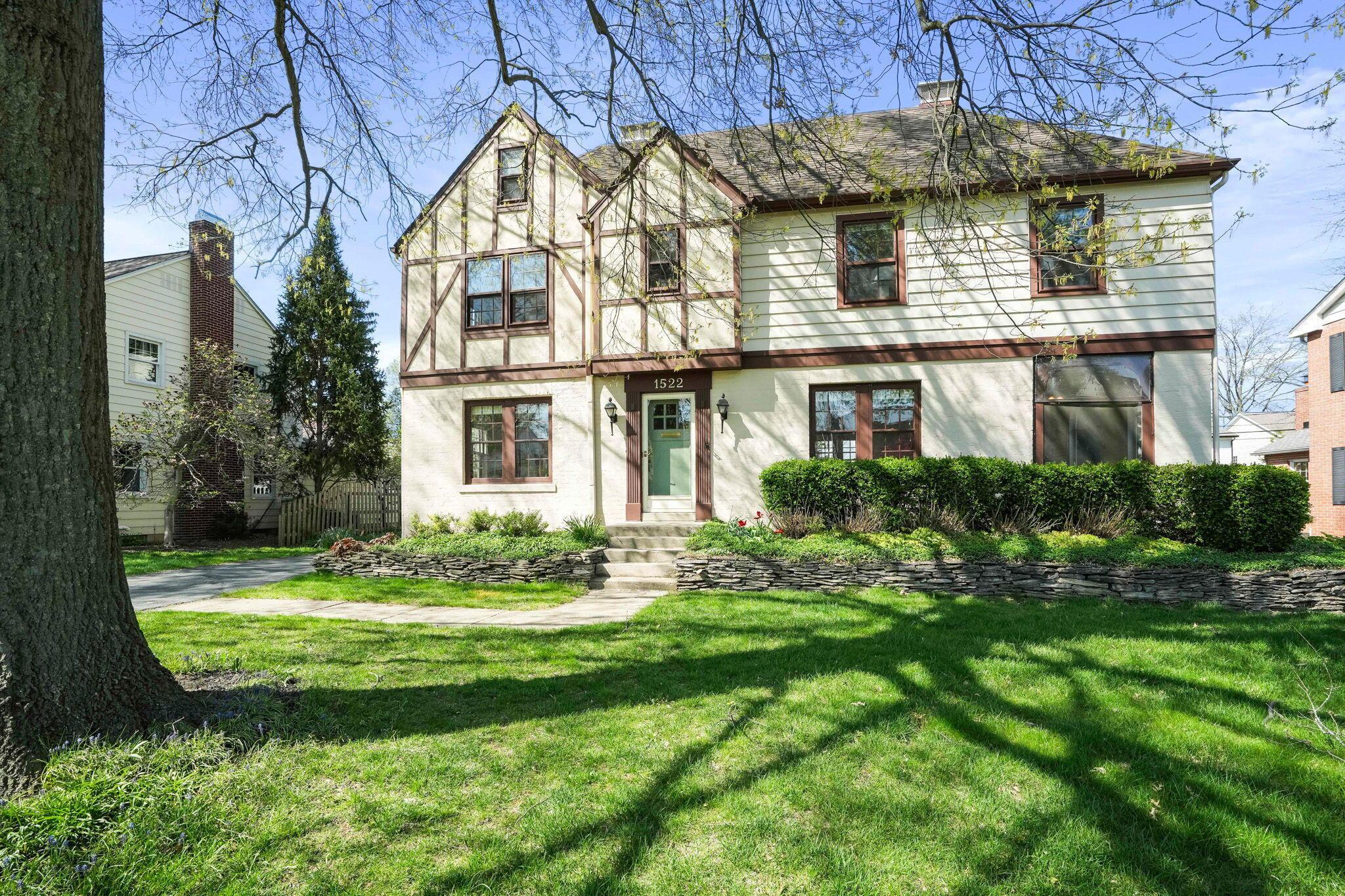 1522 Essex Road Property Photo 2