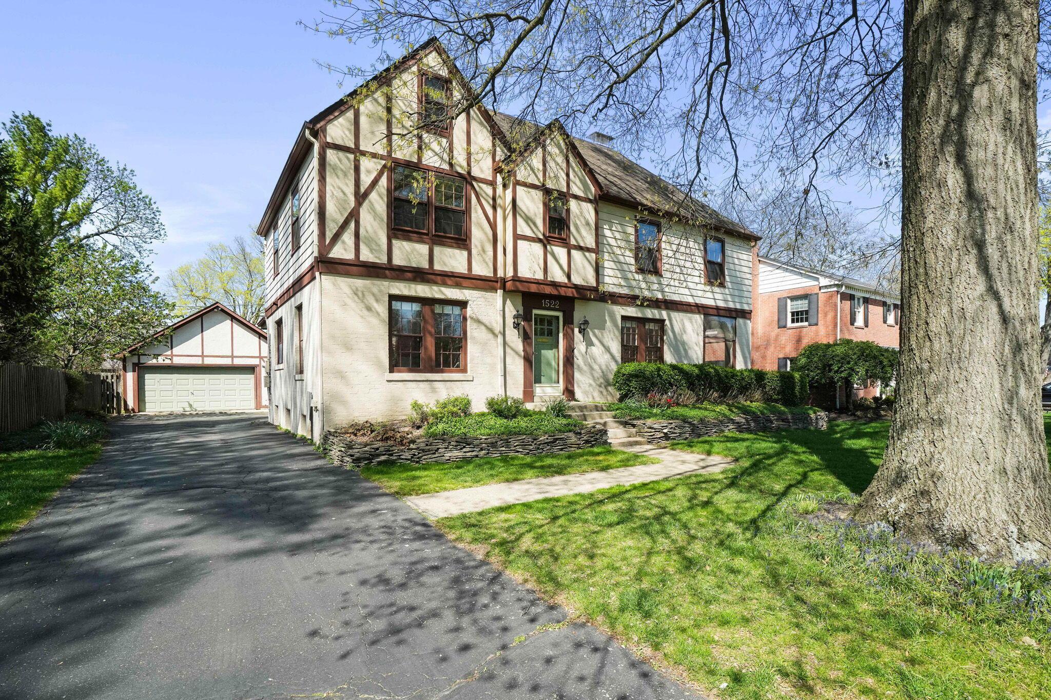 1522 Essex Road Property Photo 3
