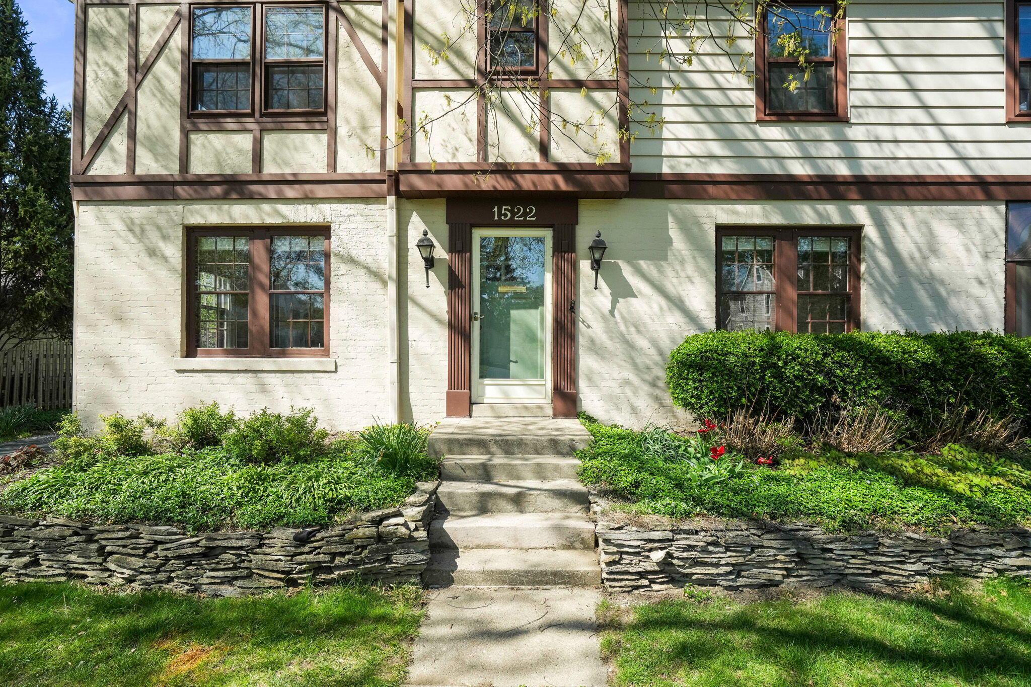 1522 Essex Road Property Photo 4