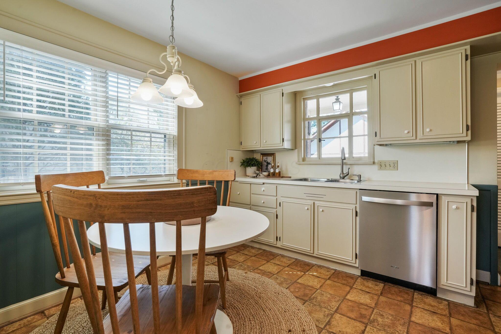 1522 Essex Road Property Photo 14