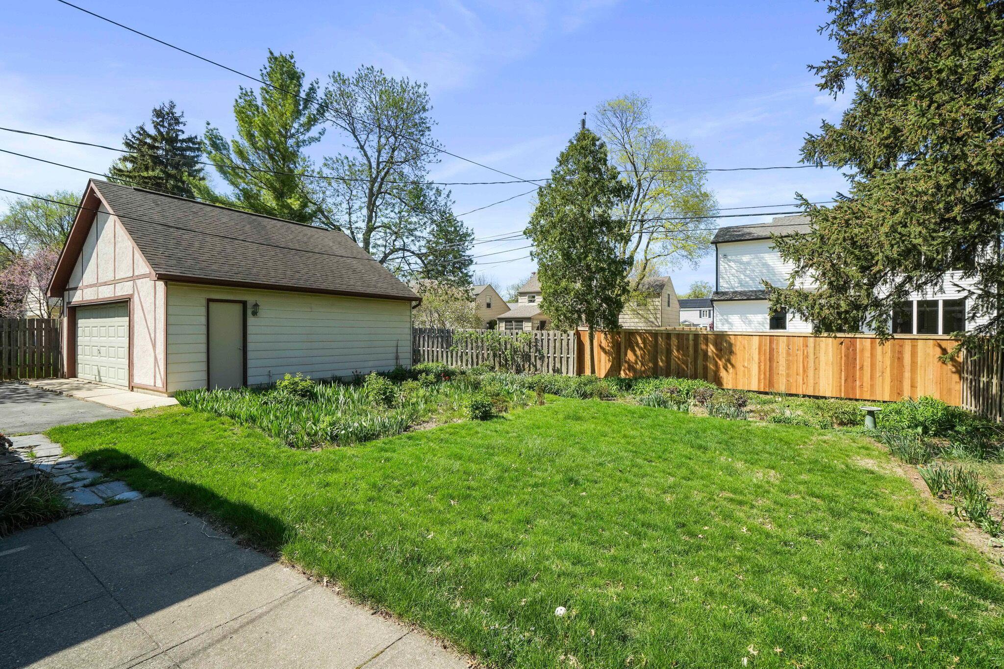 1522 Essex Road Property Photo 45
