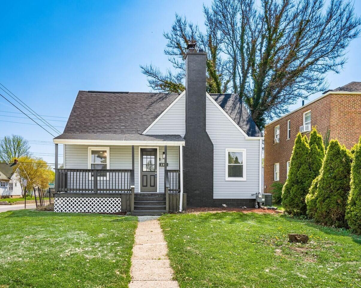 732 S Harris Avenue Property Photo