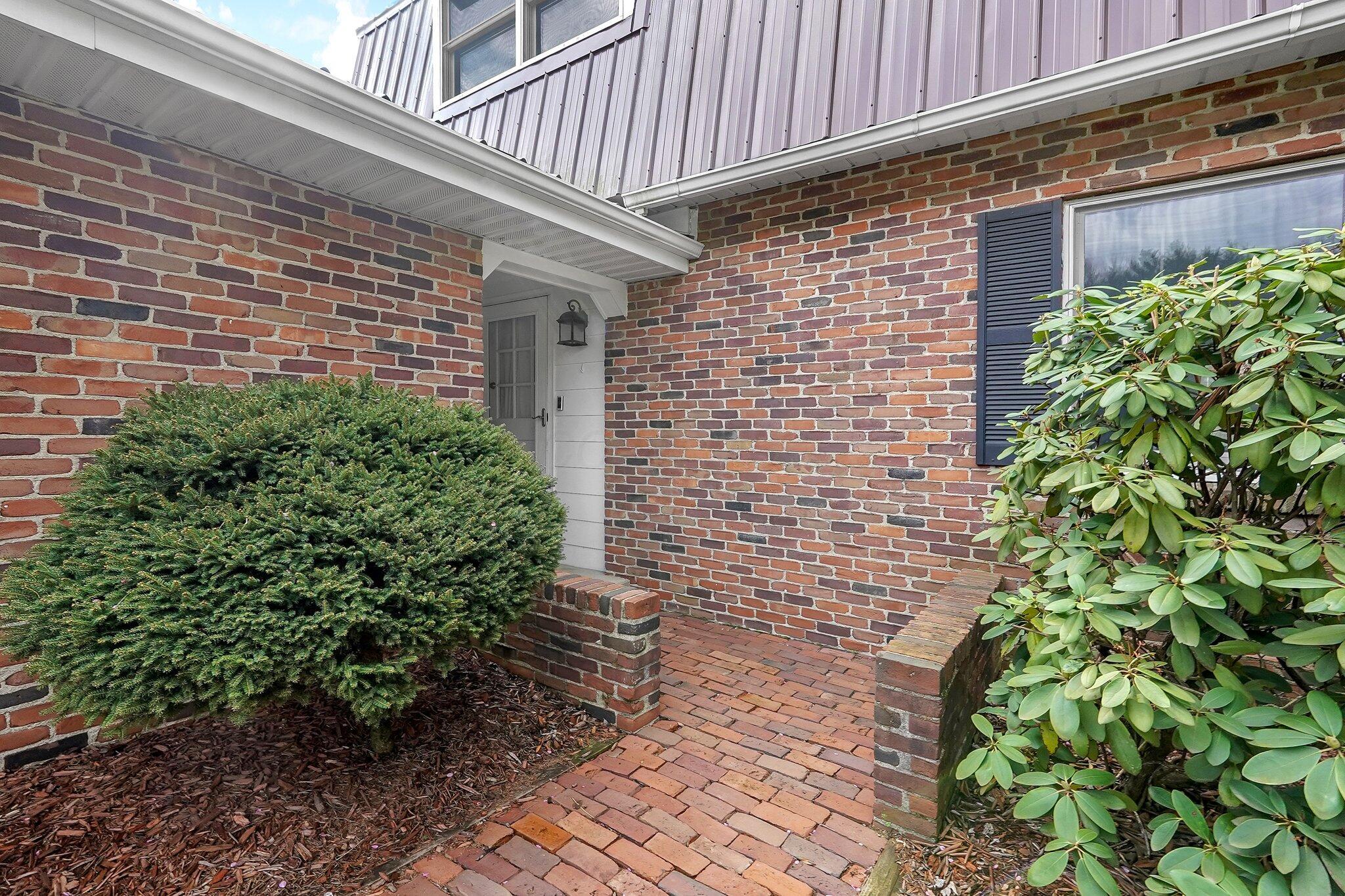 6 Coventry Lane Property Photo 4