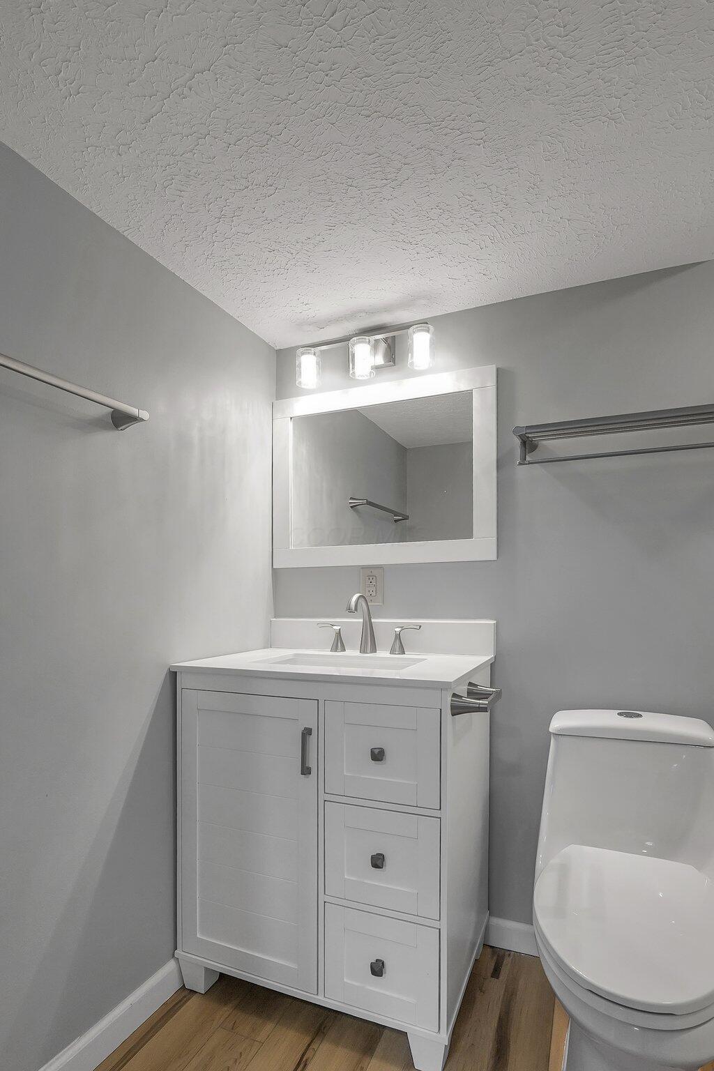 6 Coventry Lane Property Photo 40
