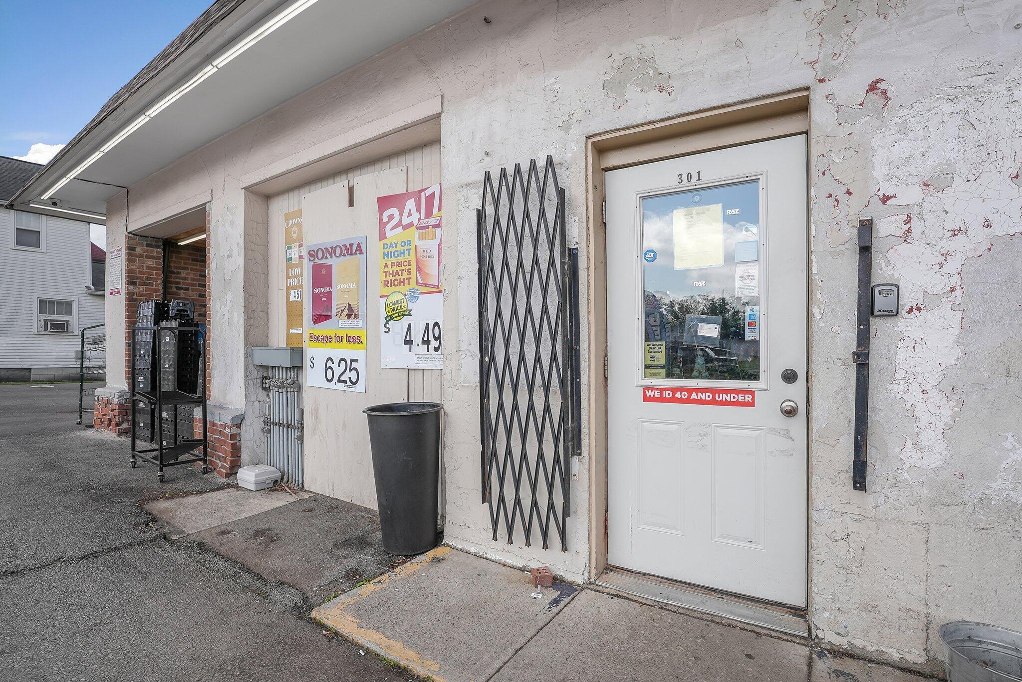 301 S Main Street Property Photo
