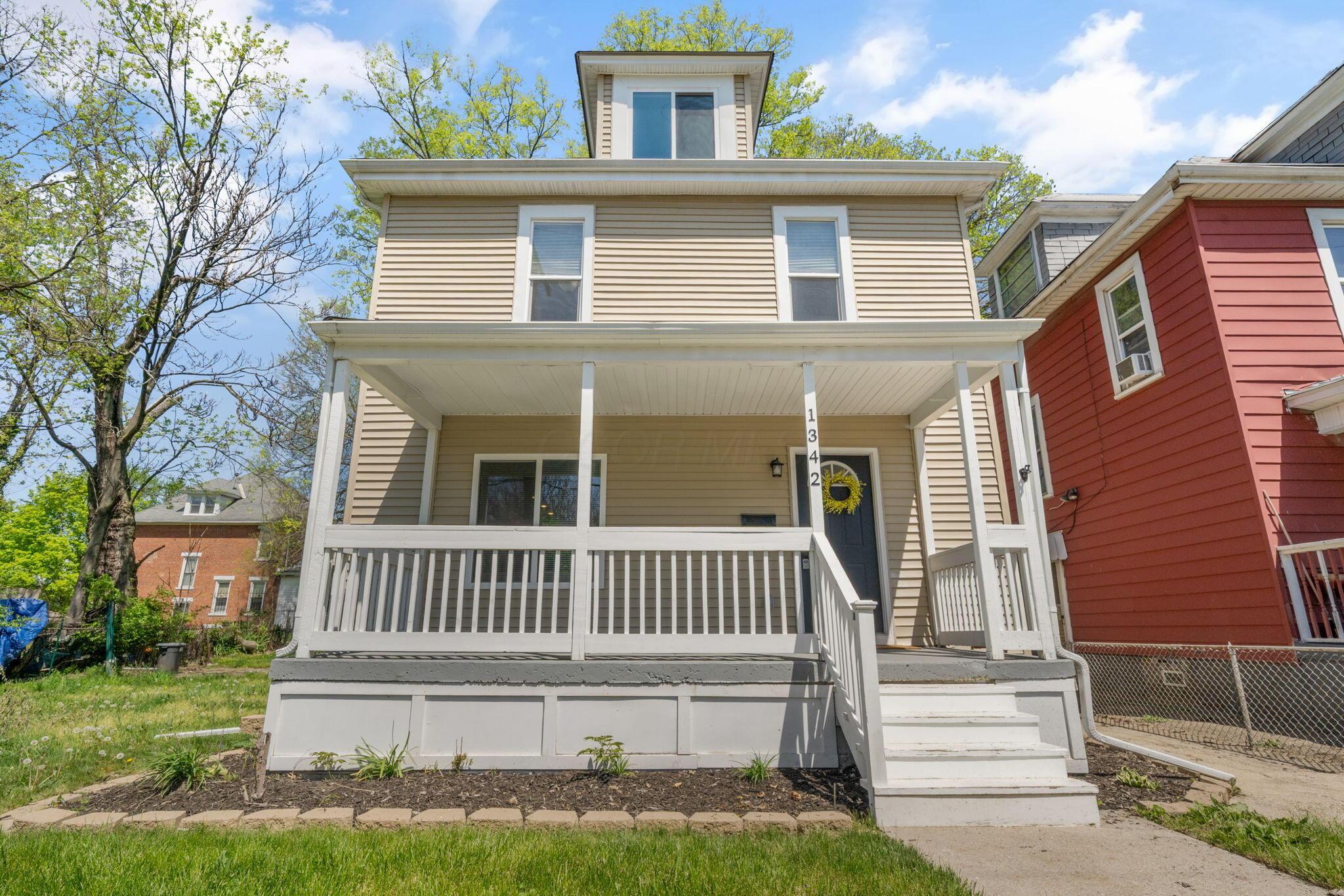 1342 E Fulton Street Property Photo