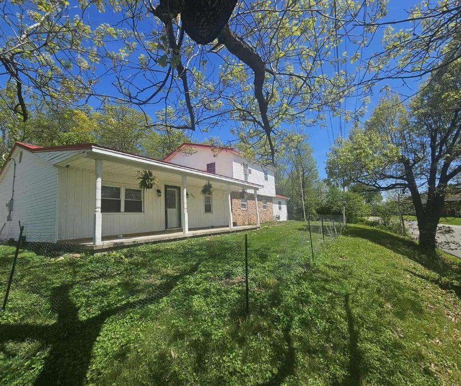 805 Calverts Lane