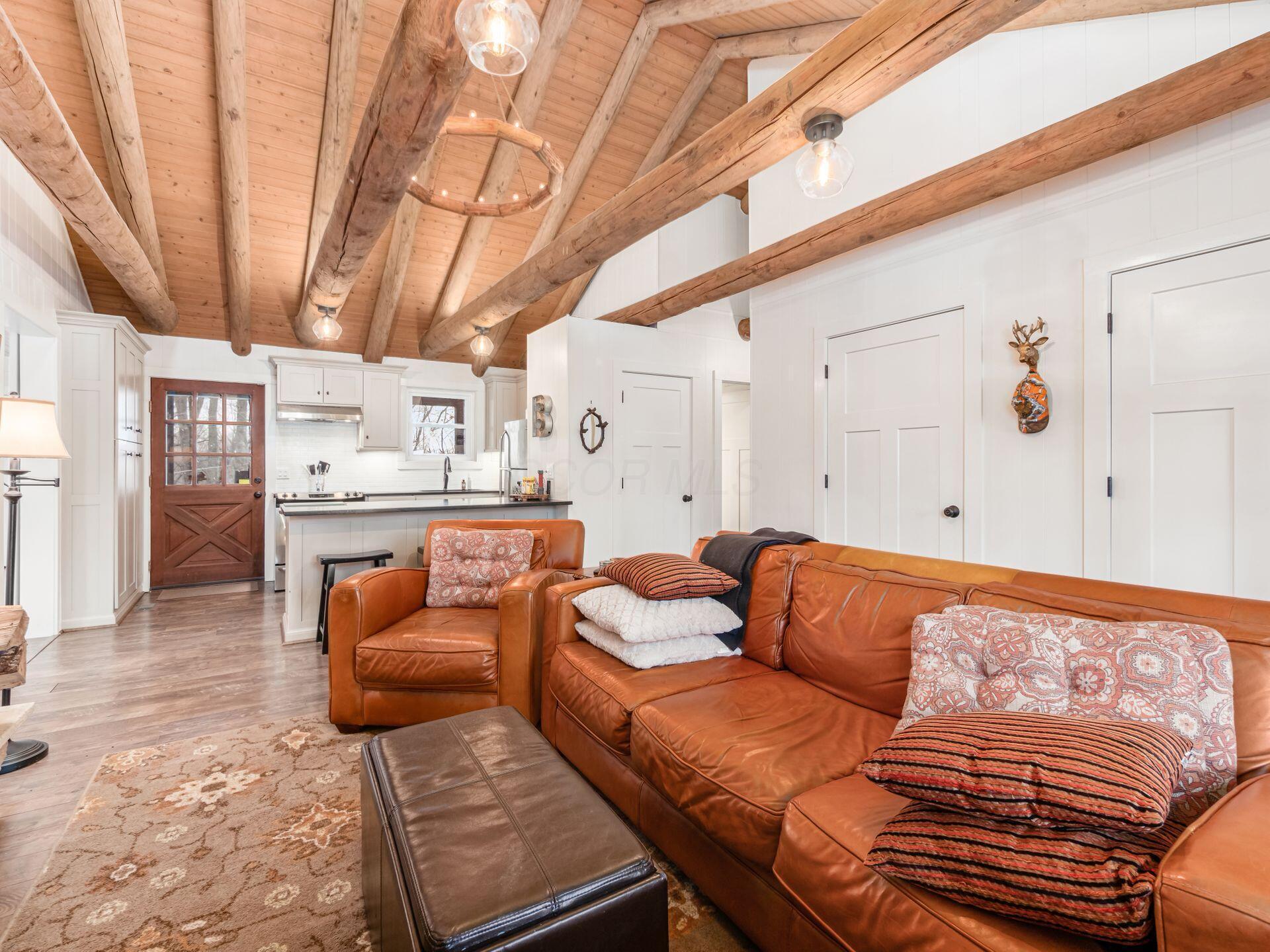 1060 Fox Lane Property Photo 8