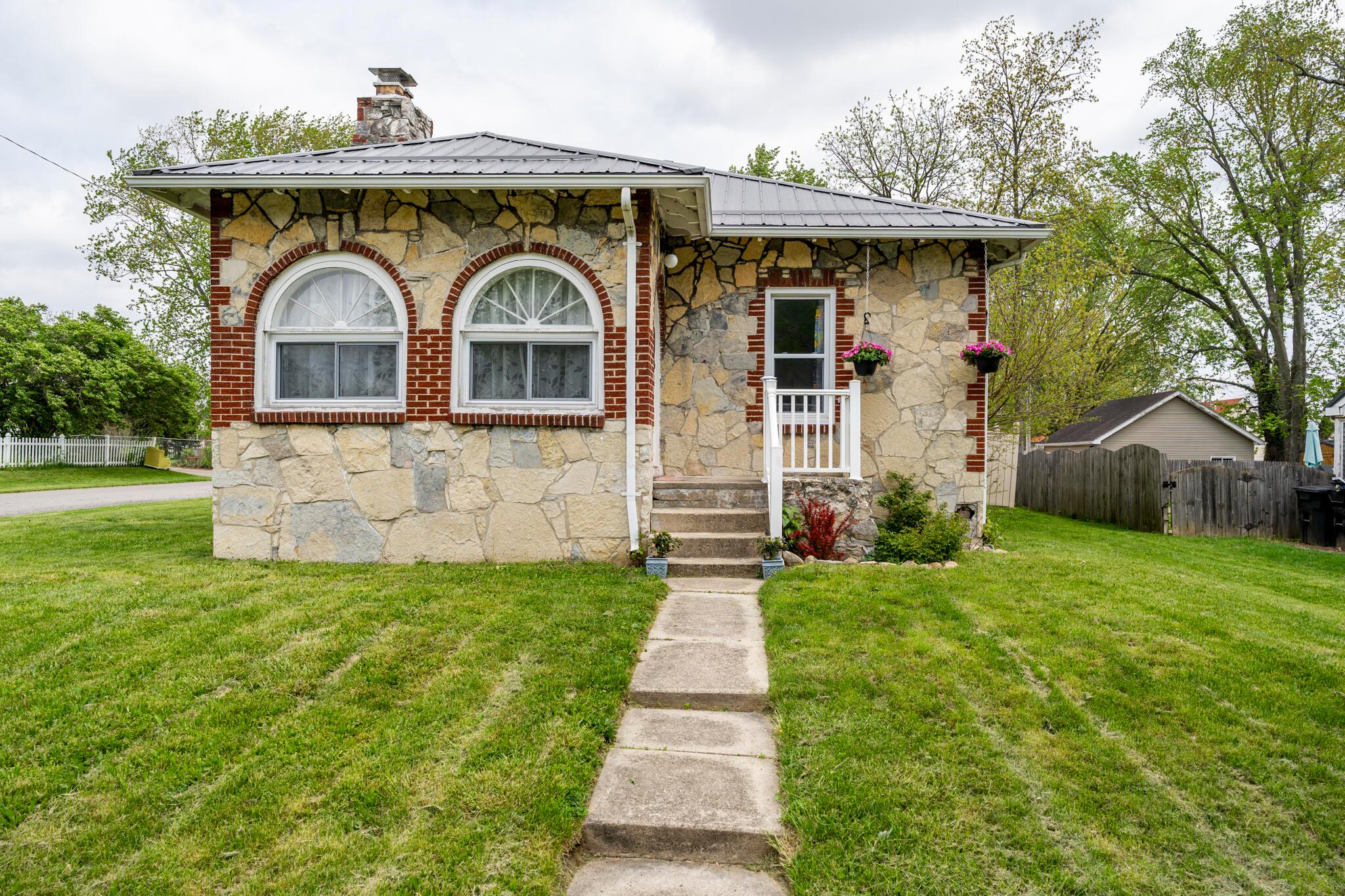 936 Briar Avenue Property Photo 1