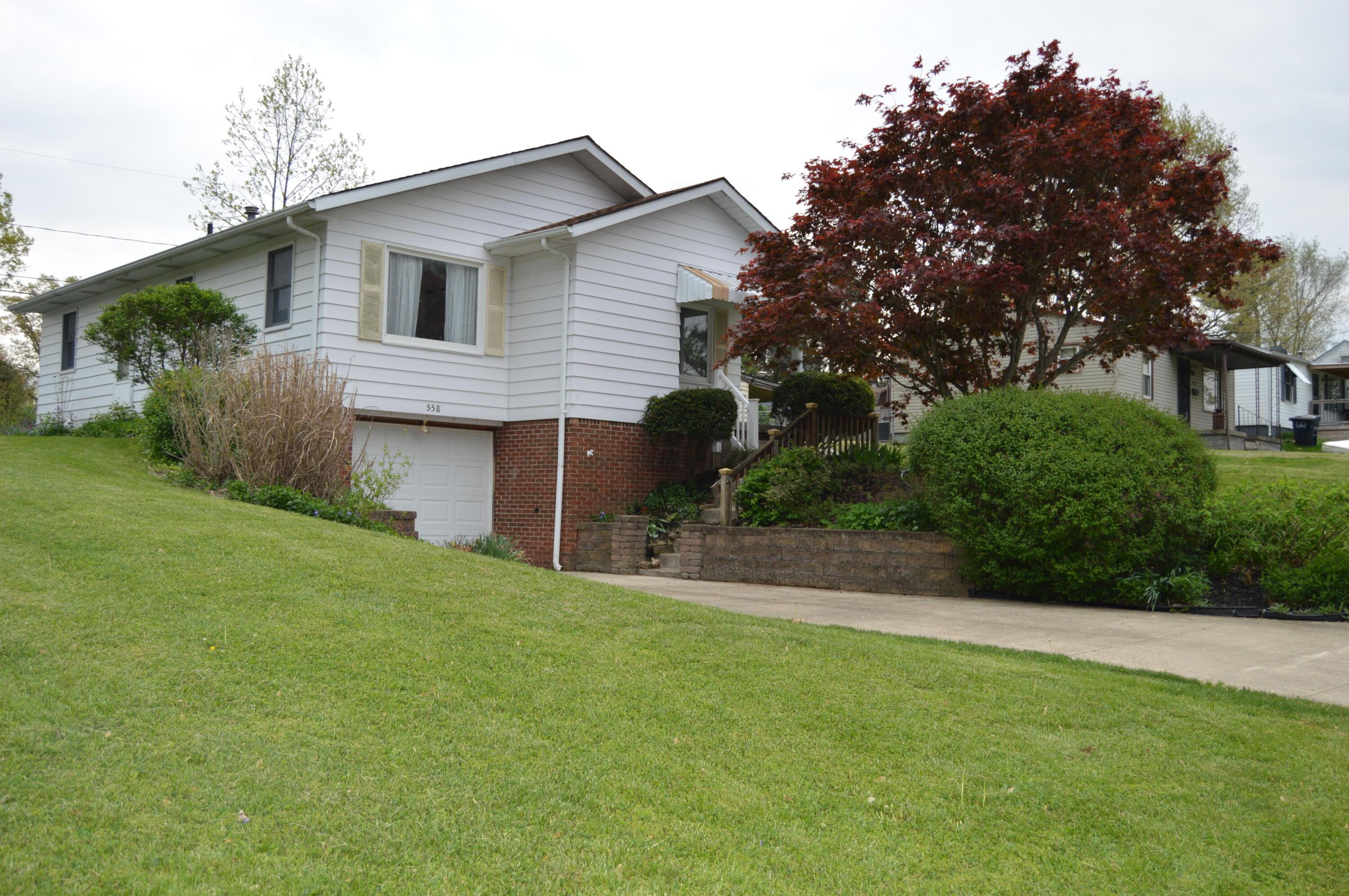 558 Westview Drive Property Photo 1