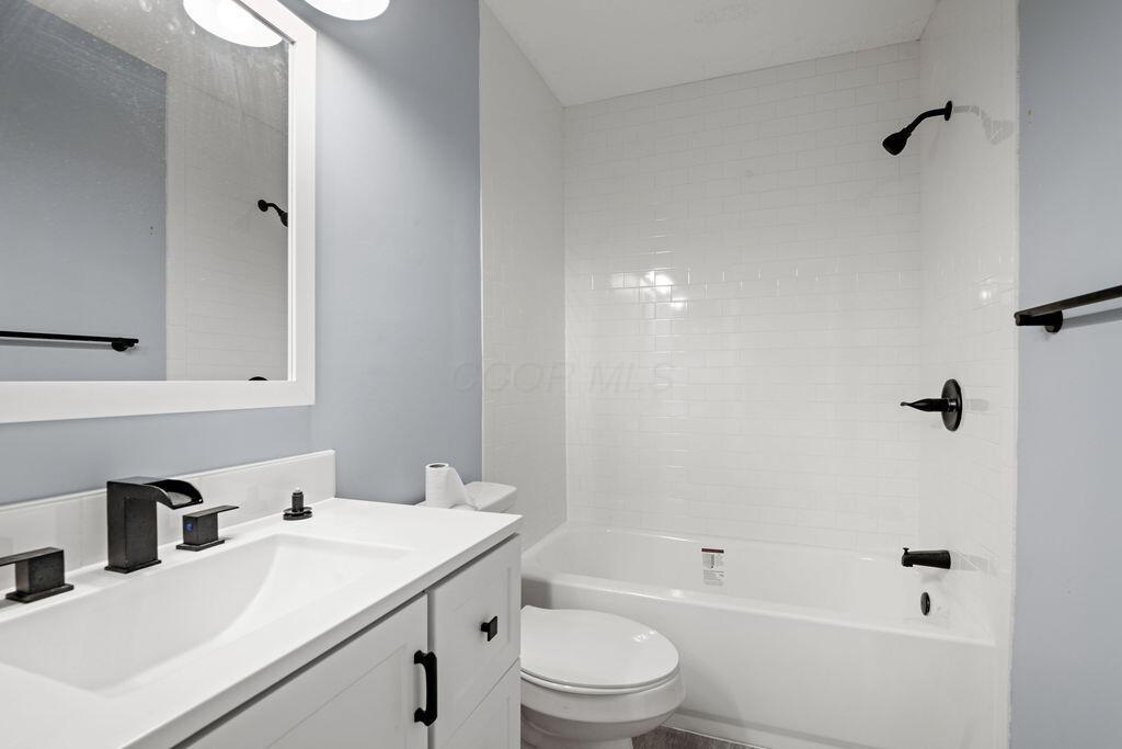 852 Pine Way Drive, E2 Property Photo 16