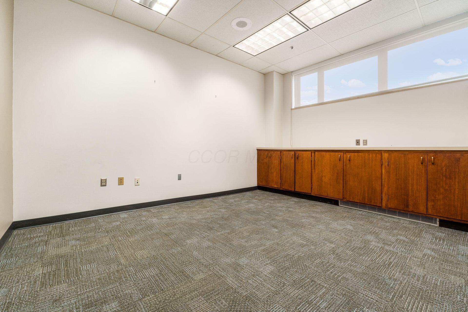 68 W Church Street, Entire 1st Floor Property Photo 17