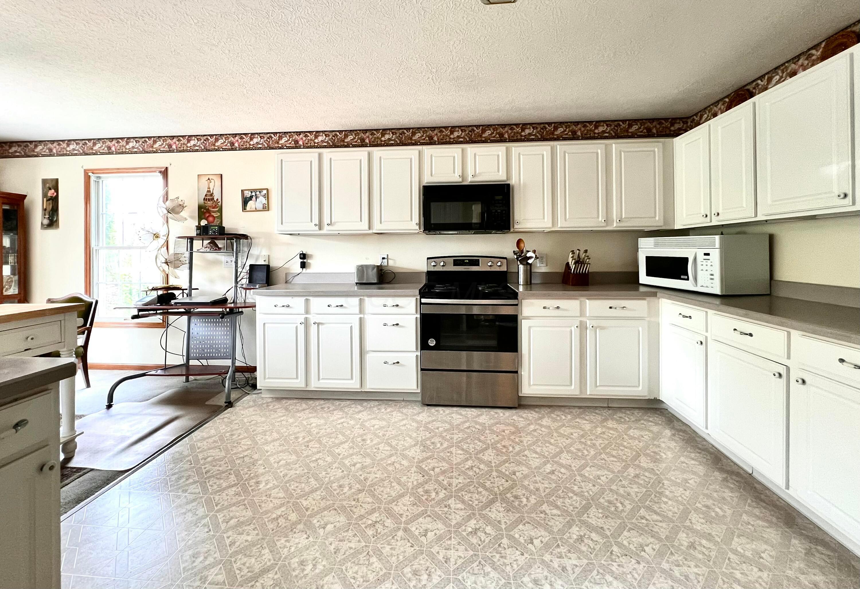 785 Lone Rise Drive E Property Photo 15
