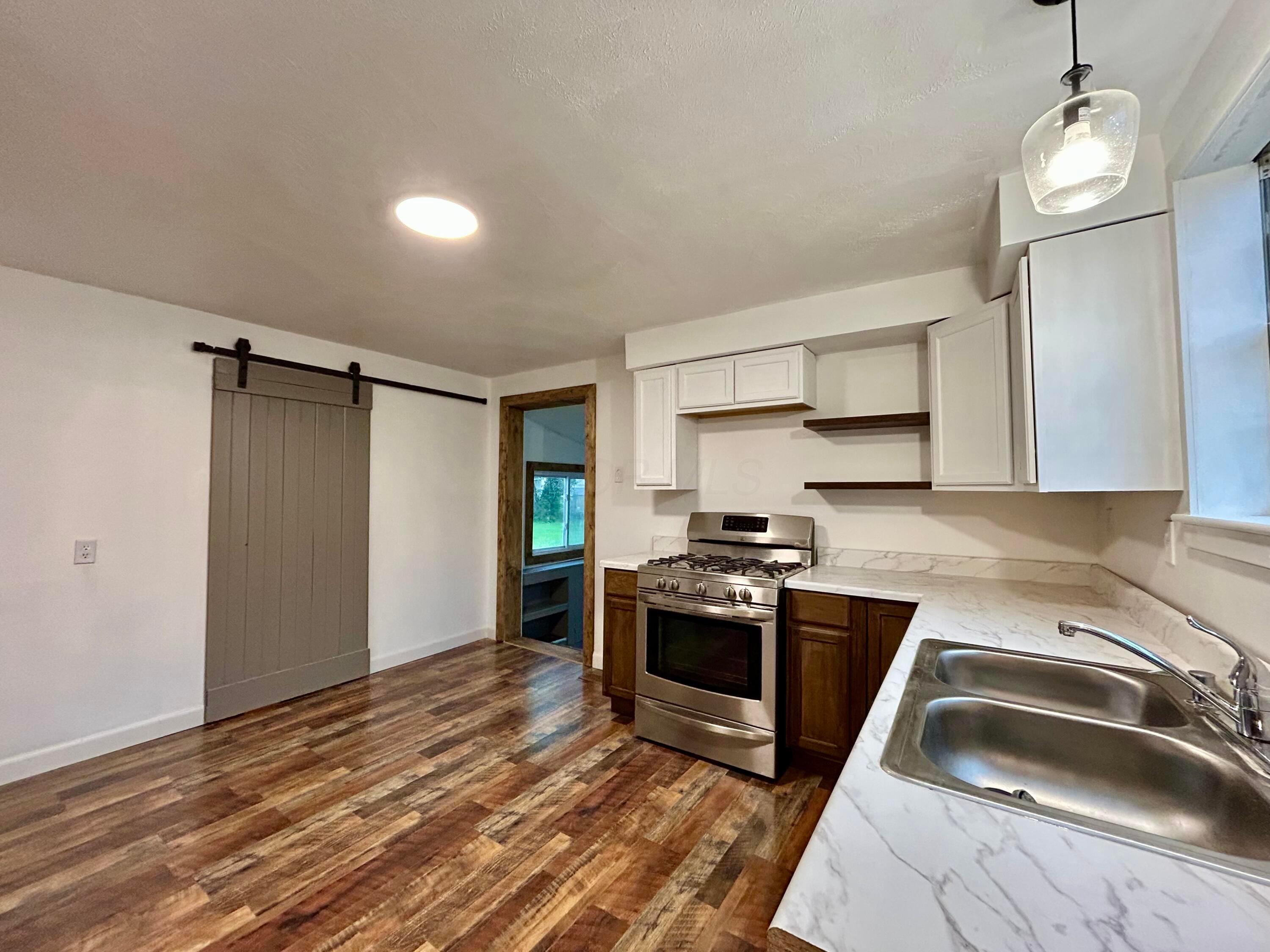 425 Evans Street Property Photo 11
