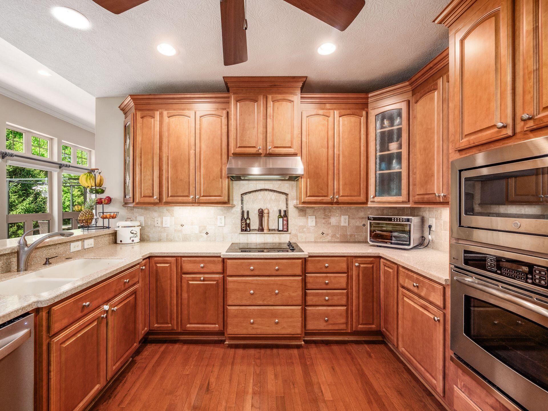 5768 Kempton Run Court Property Photo 10