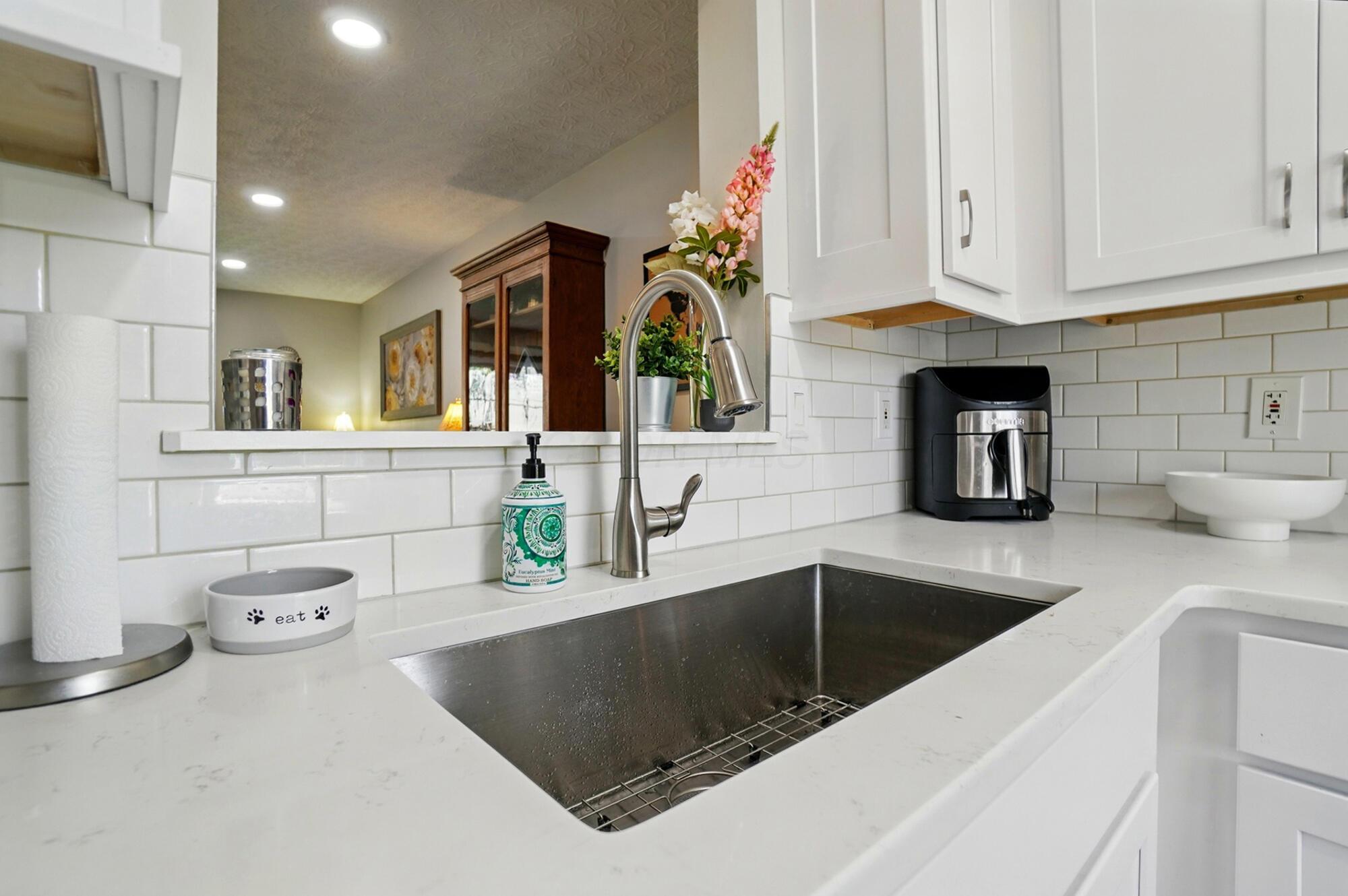 5684 Blendonridge Drive, 93c Property Photo 11