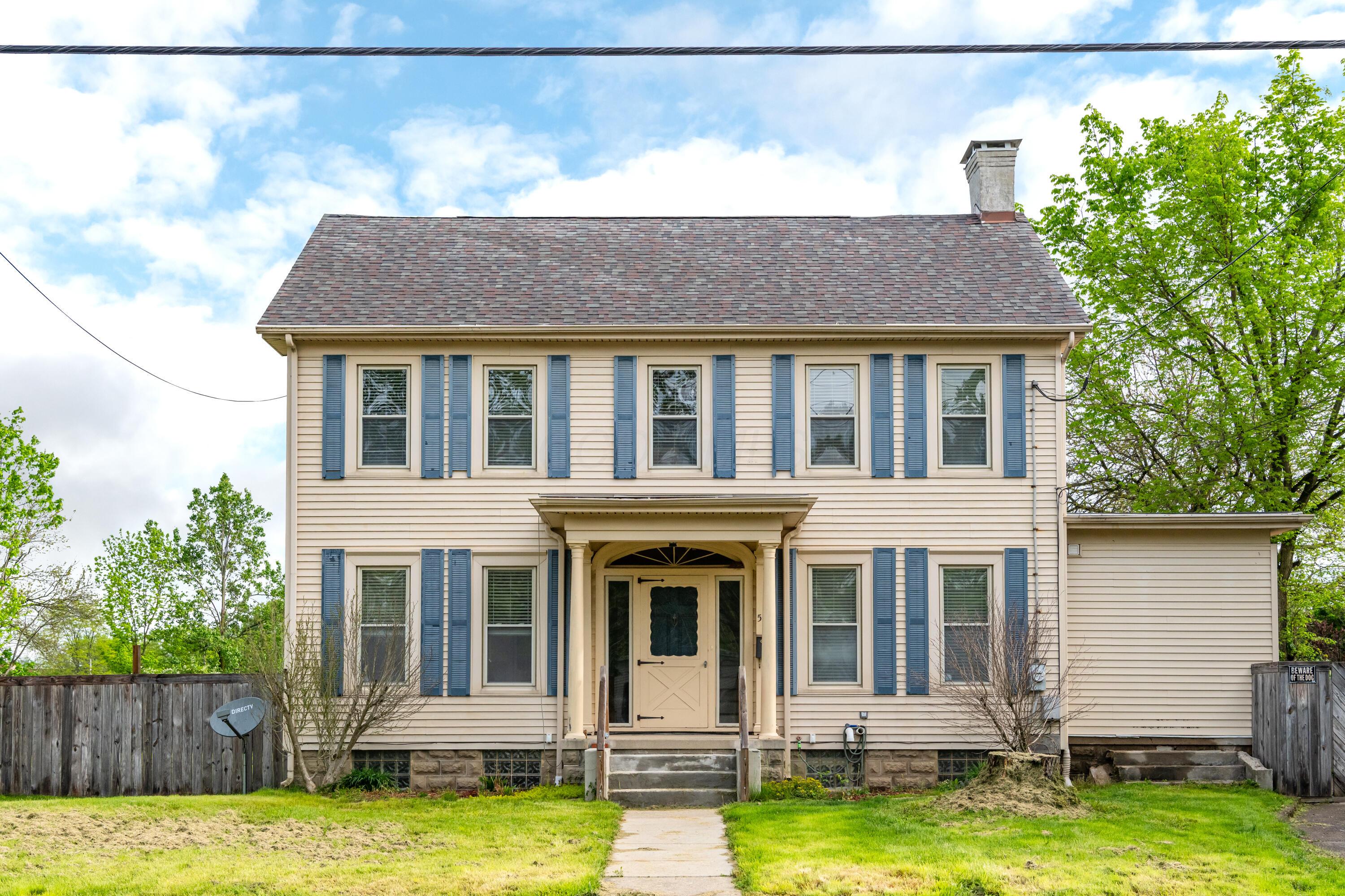 517 W Locust Street Property Photo 2